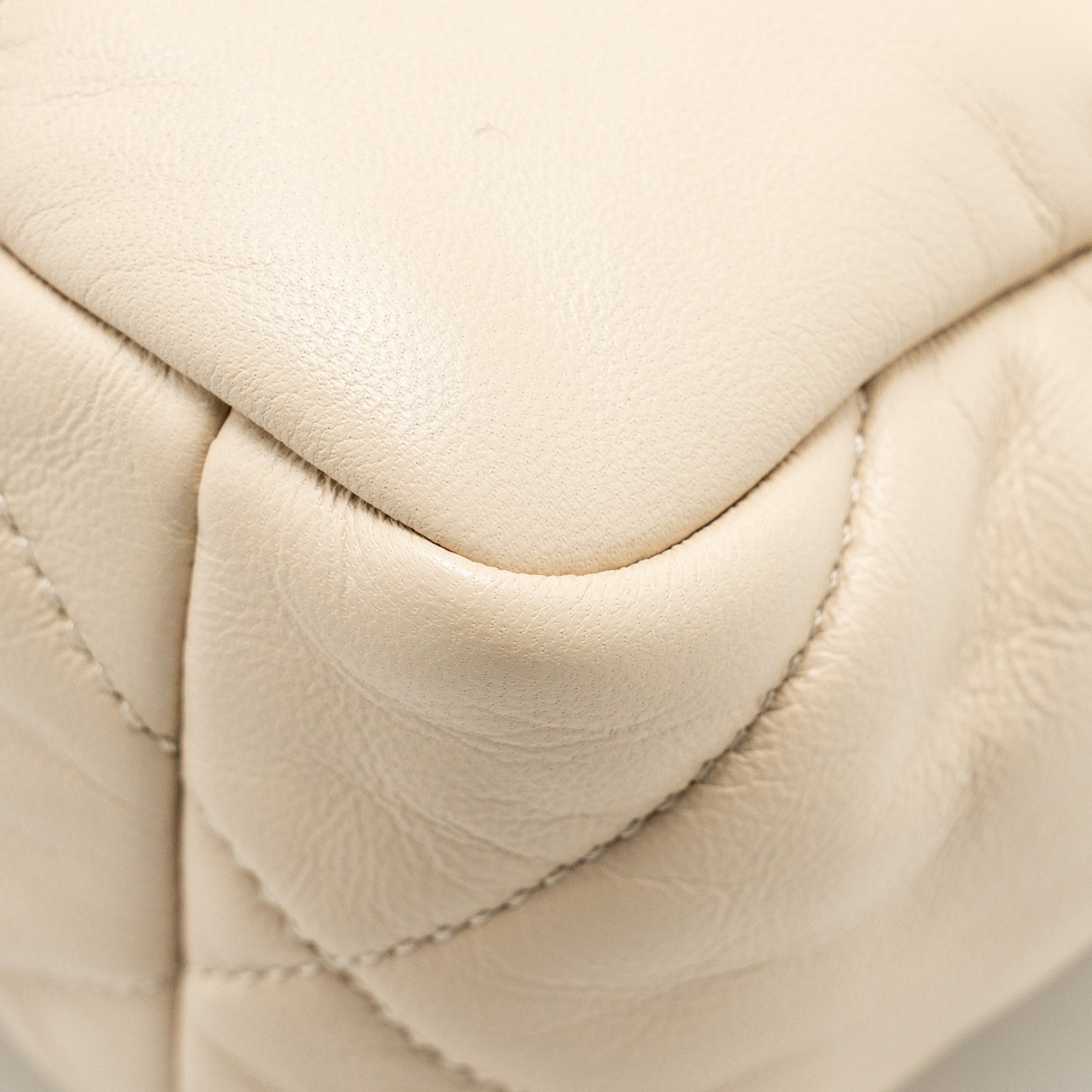 CHANEL SMALL 19 BAG SHINY GOATSKIN LIGHT BEIGE MULTICOLOUR HARDWARE