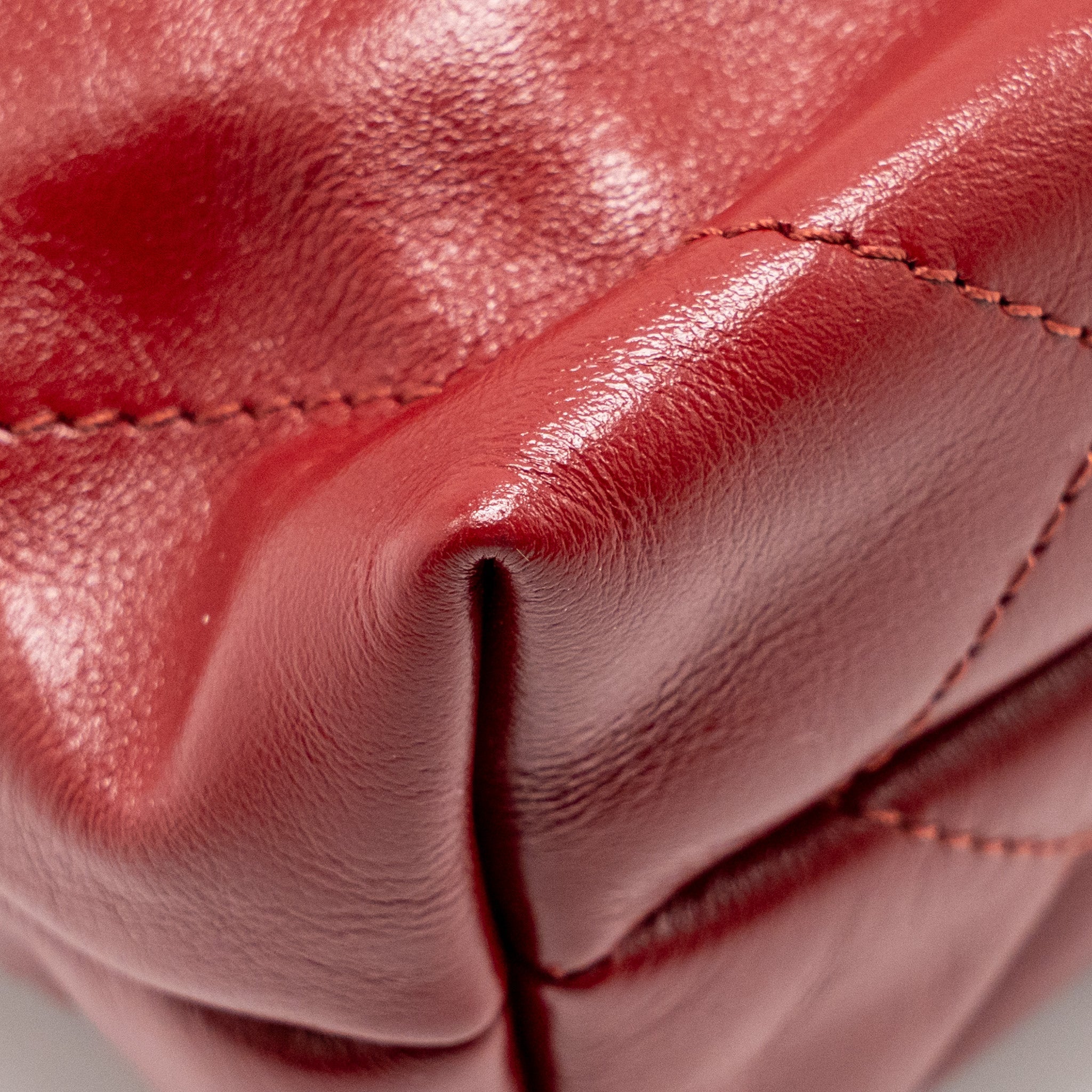 CHANEL MINI 22 BAG SHINY CALFSKIN RED GHW (MICROCHIP)
