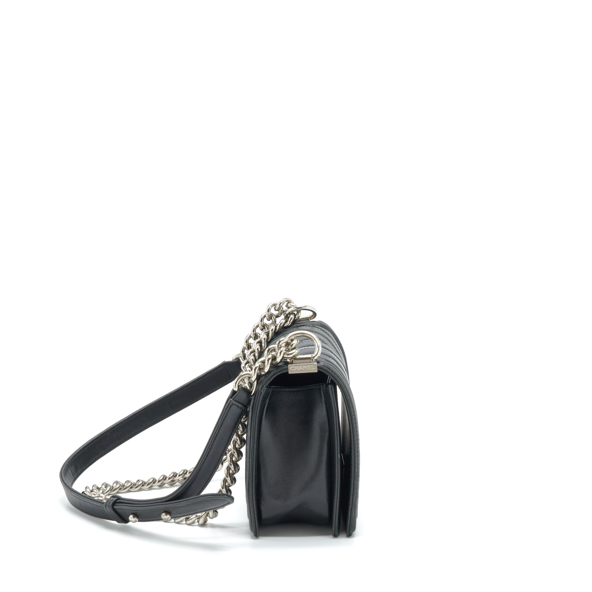 CHANEL MEDIUM BOY CHEVRON LAMBSKIN BLACK/SILVER SHW