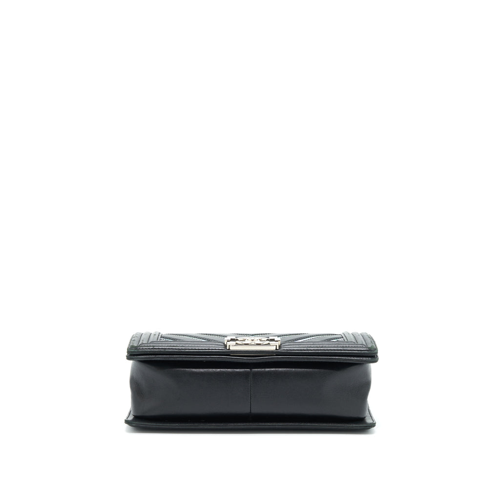 CHANEL MEDIUM BOY CHEVRON LAMBSKIN BLACK/SILVER SHW