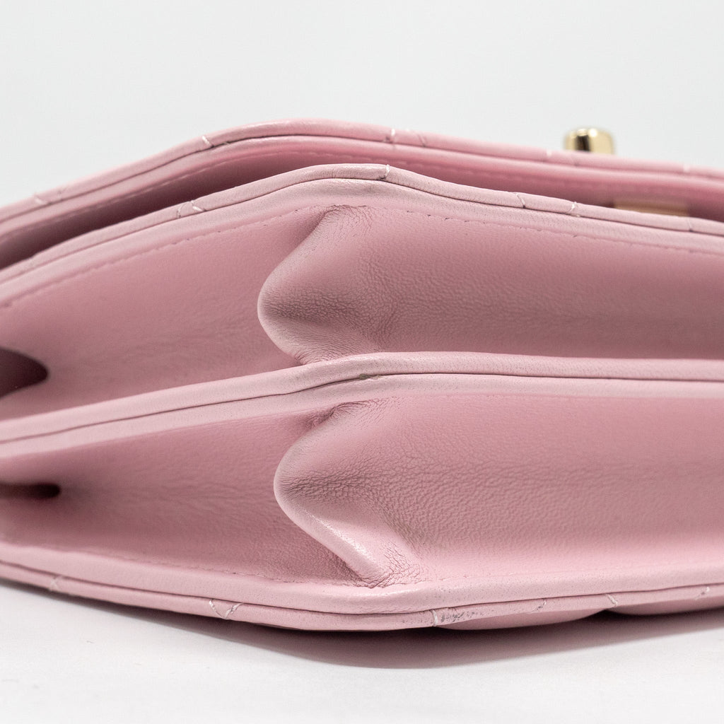 CHANEL PEARL DETAILED TOP HANDEL WALLET ON CHAIN LAMBSKIN PINK LGHW (MICROCHIP)