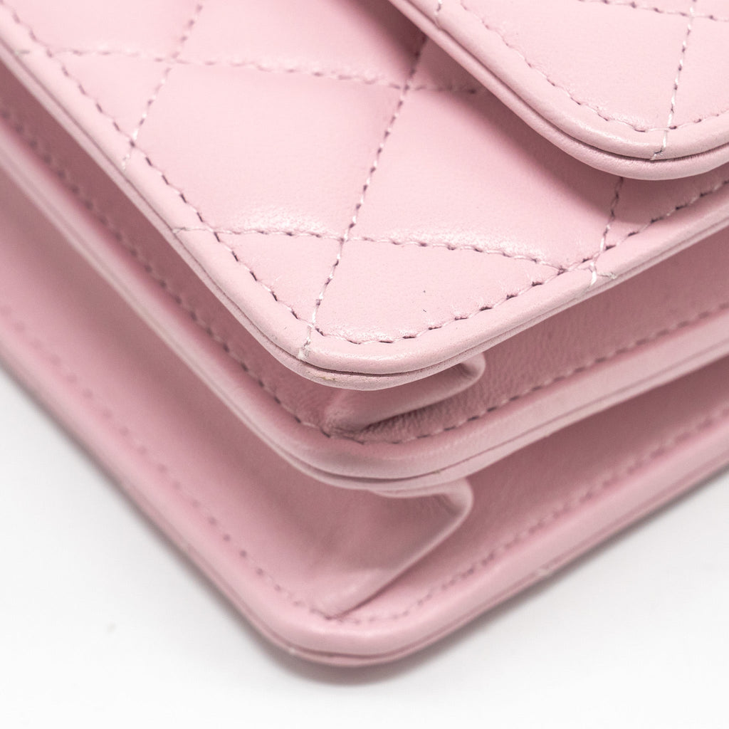 CHANEL PEARL DETAILED TOP HANDEL WALLET ON CHAIN LAMBSKIN PINK LGHW (MICROCHIP)
