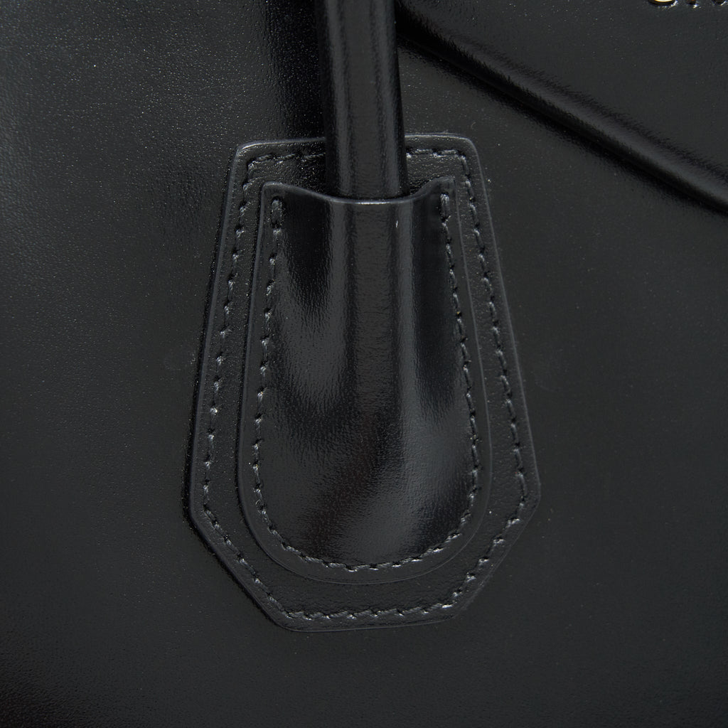 GIVENCHY MEDIUM ANTIGONA IN BLACK