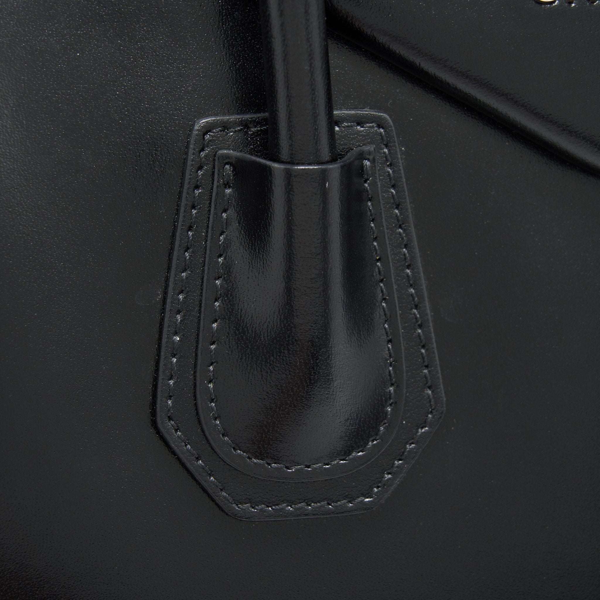 GIVENCHY MEDIUM ANTIGONA IN BLACK