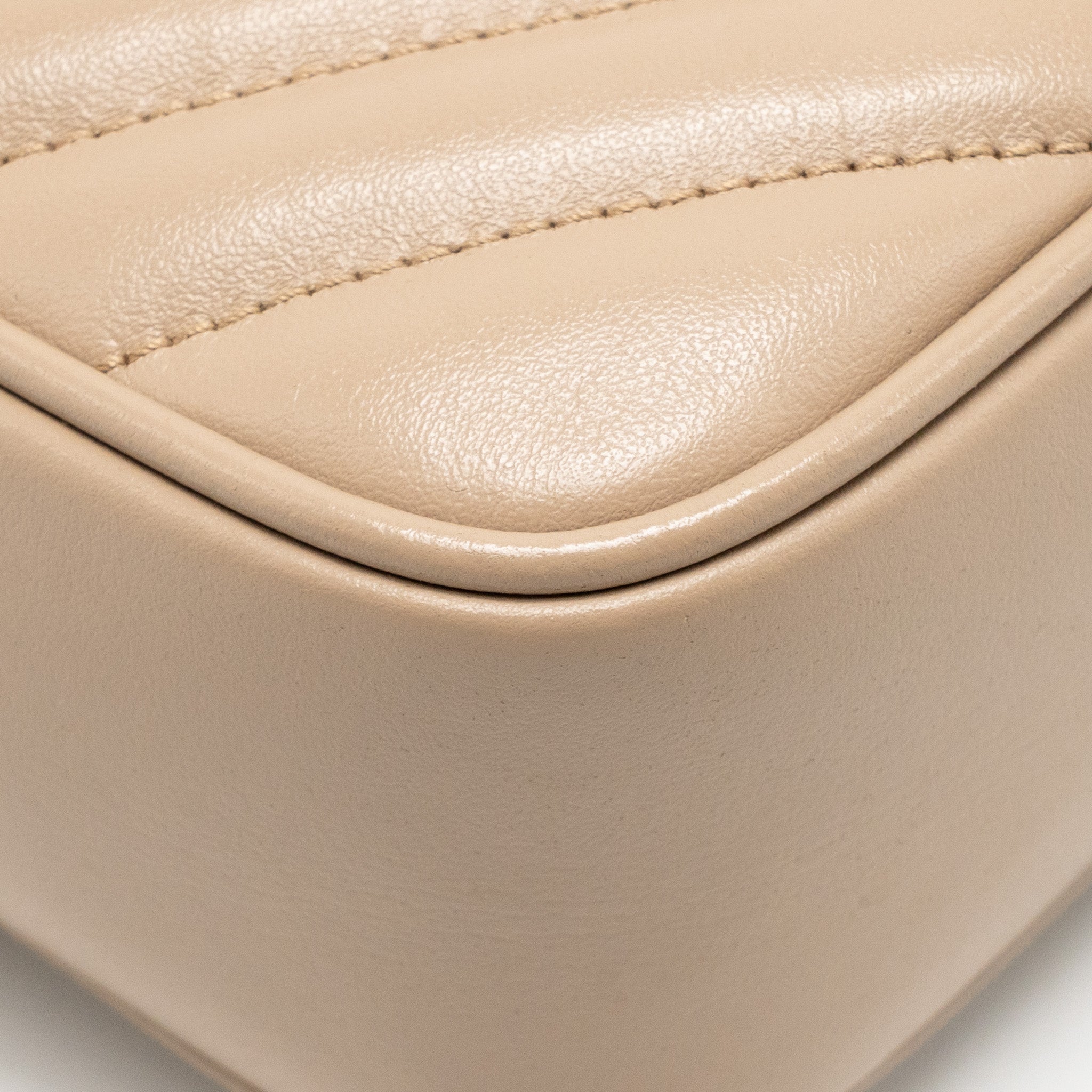 SAINT LAURENT/YSL LOU CAMERA BAG CALFSKIN BEIGE GHW