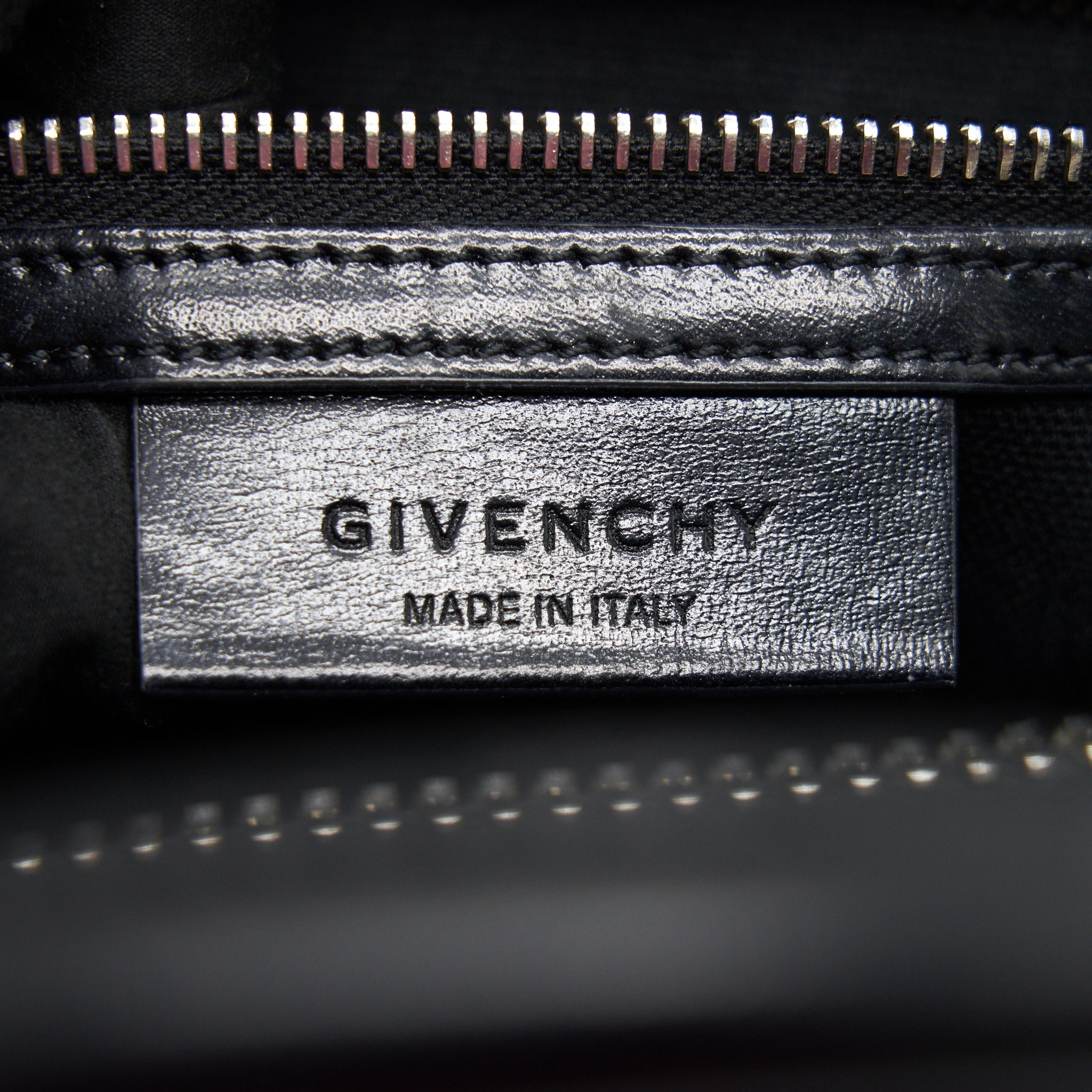 GIVENCHY MEDIUM ANTIGONA IN BLACK