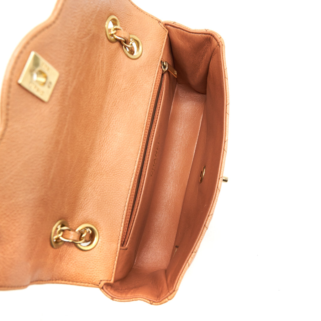 CHANEL SEASONAL FLAP BAG GRAINED CALFSKIN PINK GHW