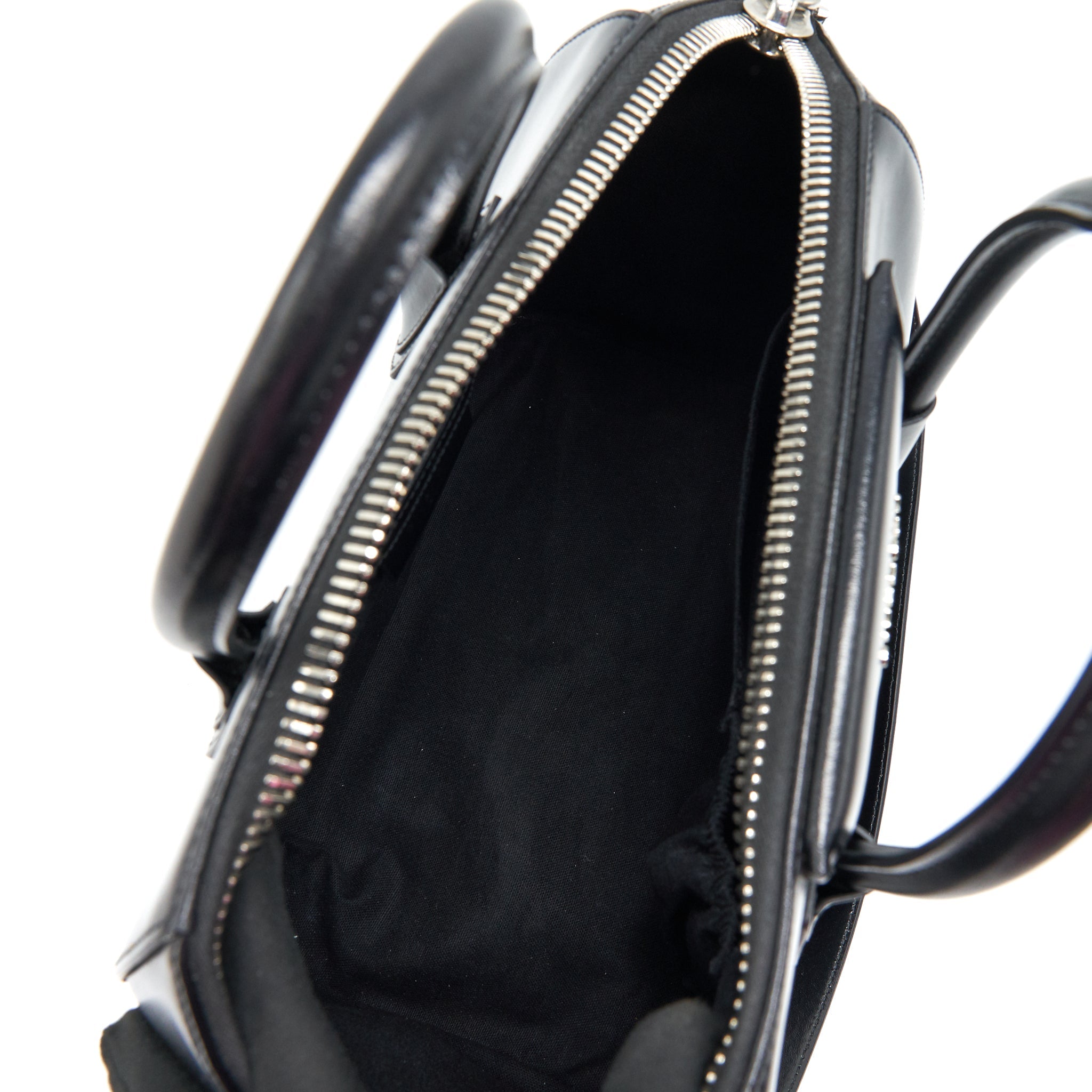 GIVENCHY MEDIUM ANTIGONA IN BLACK