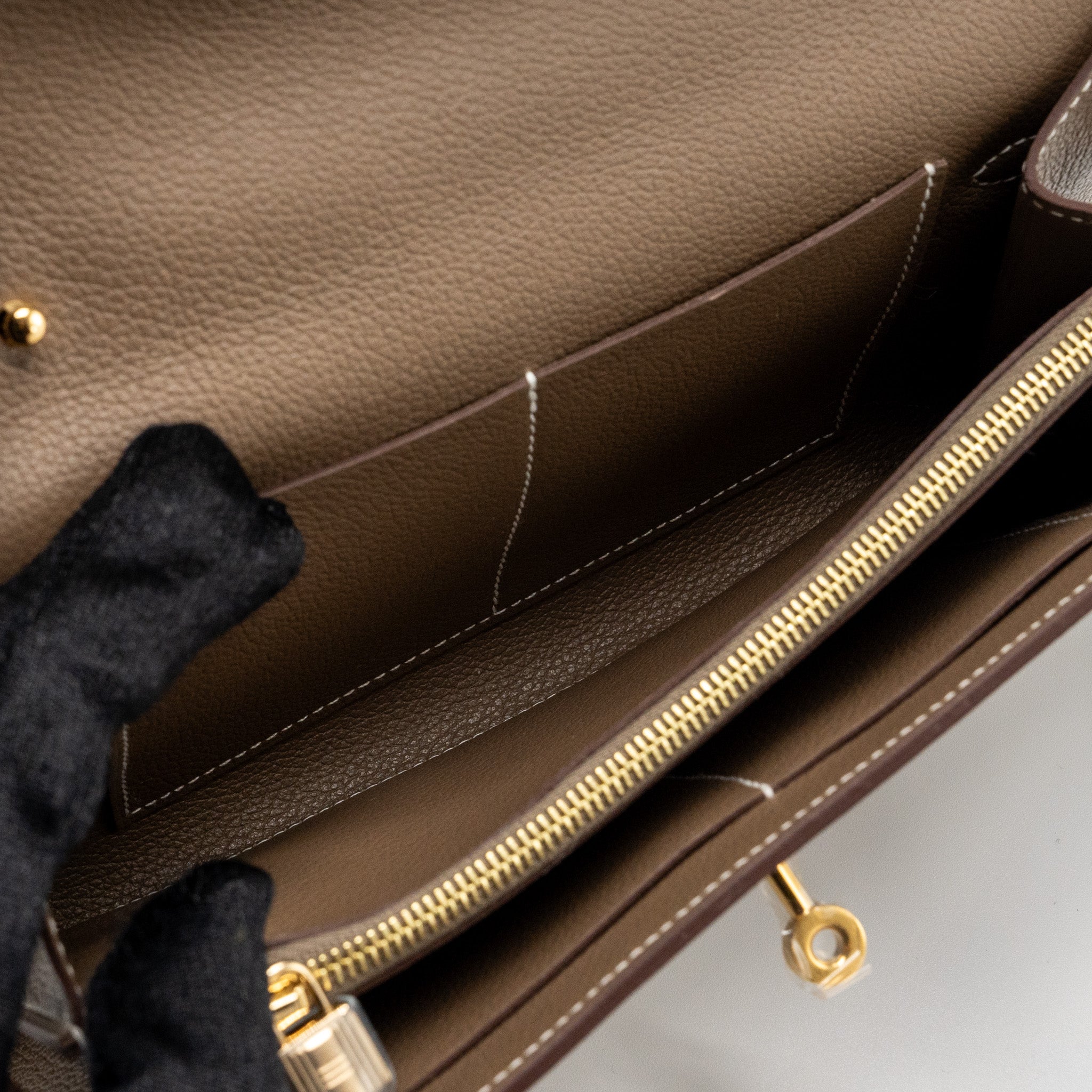 HERMES KELLY TO GO EVERCOLOR ETOUPE GHW