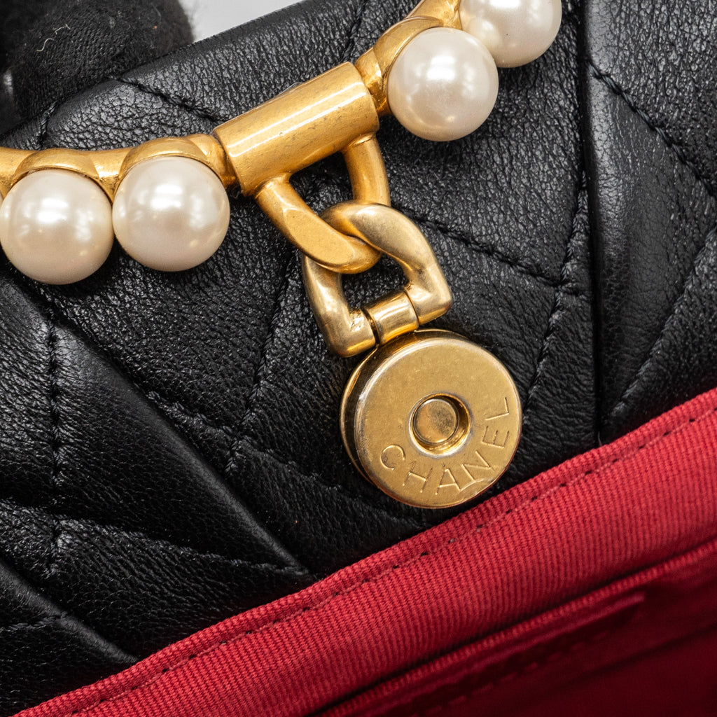 CHANEL PEARL ROUND HANDLE EVENING CLUTCH LAMBSKIN BLACK GHW (MICROCHIP)