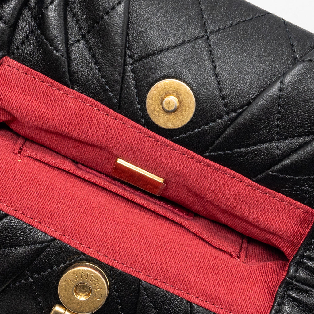CHANEL PEARL ROUND HANDLE EVENING CLUTCH LAMBSKIN BLACK GHW (MICROCHIP)