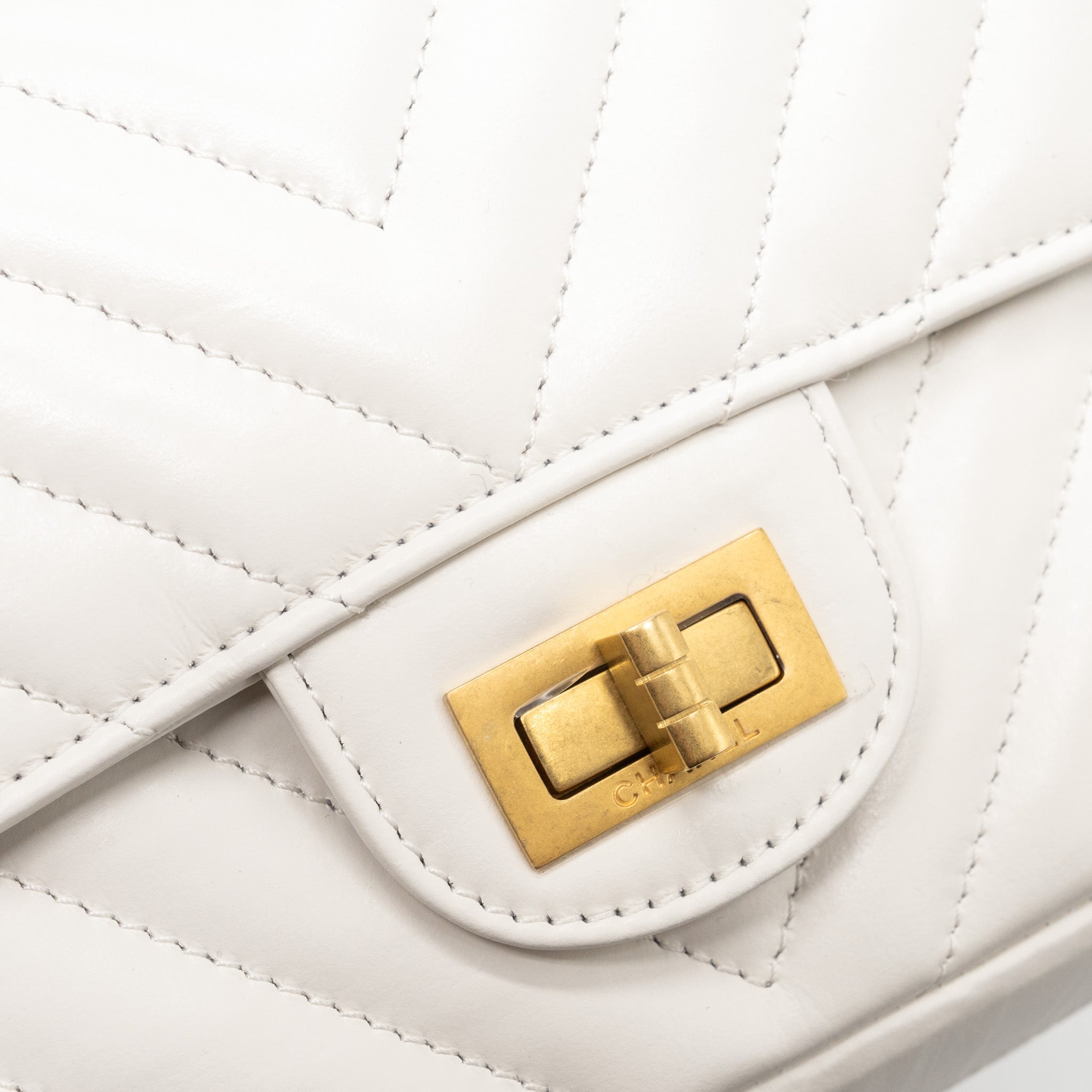 CHANEL MINI CHEVRON 2.55 REISSUE FLAP BAG CALFSKIN WHITE GHW (MICROCHIP)