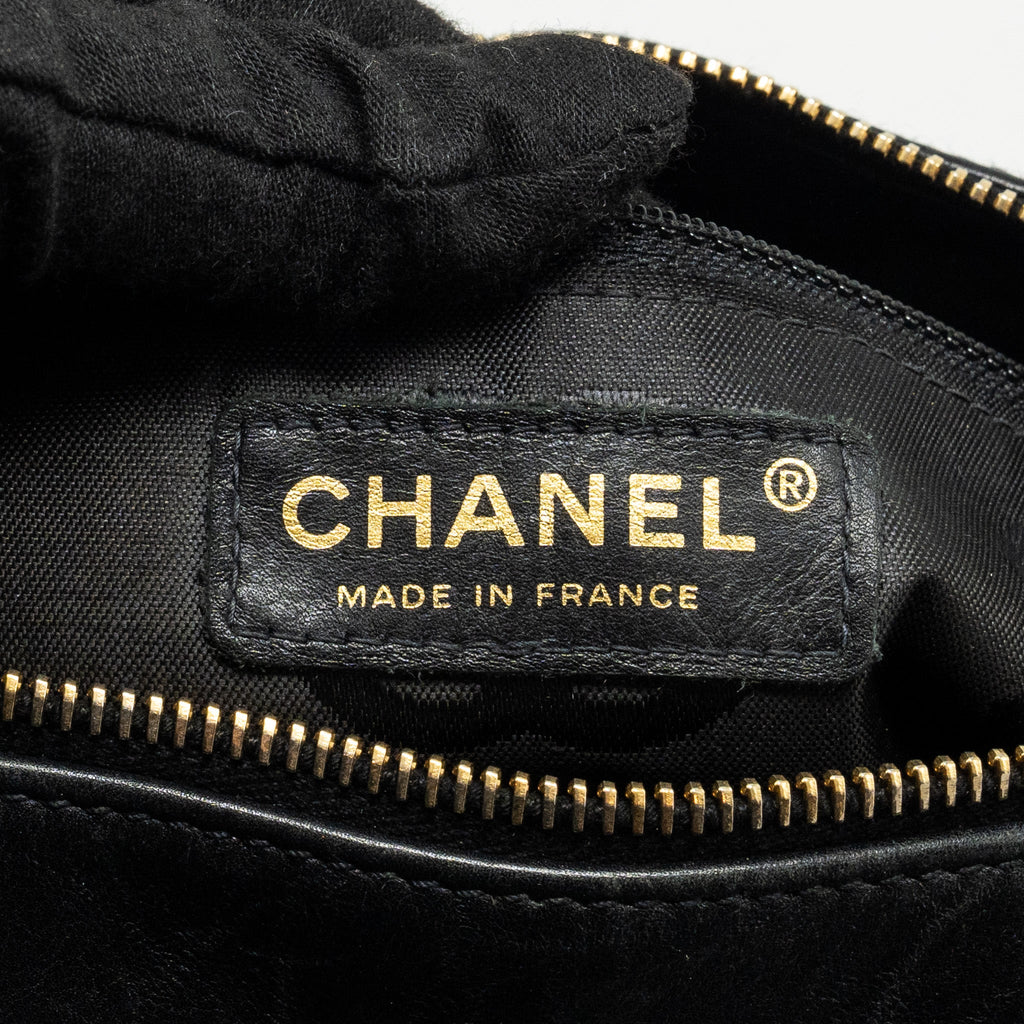CHANEL VINTAGE QUILTED ZIP SHOULDER BAG CALFSKIN BLACK GHW