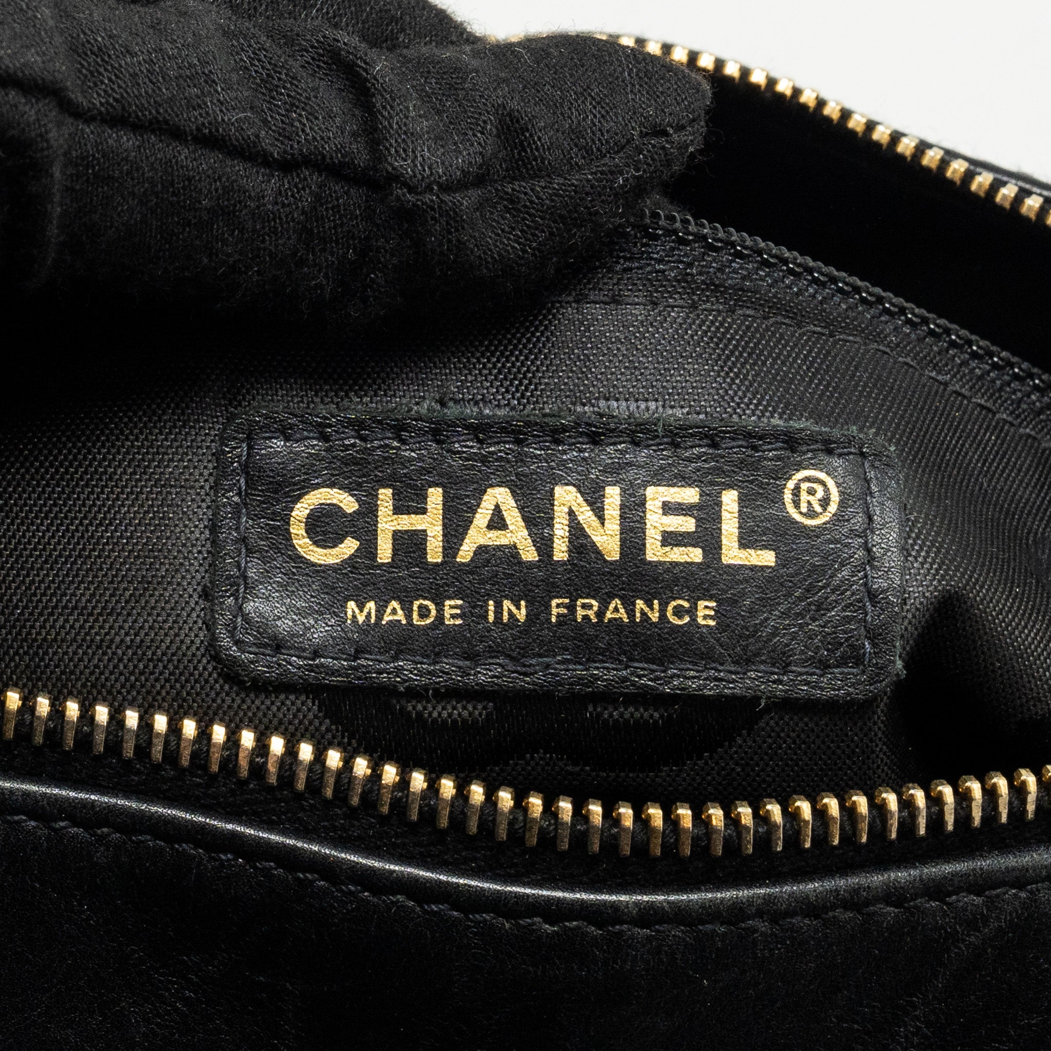 CHANEL VINTAGE QUILTED ZIP SHOULDER BAG CALFSKIN BLACK GHW
