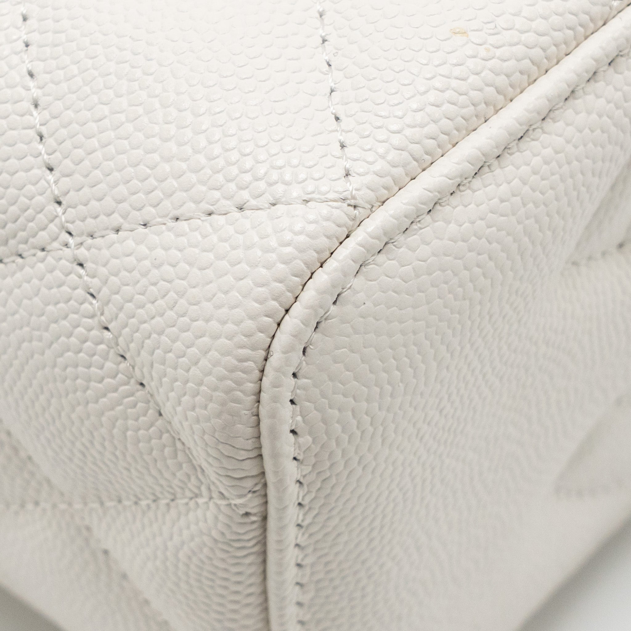 CHANEL LONG VANITY WITH CHAIN CAVIAR WHITE LGHW (MICROCHIP)