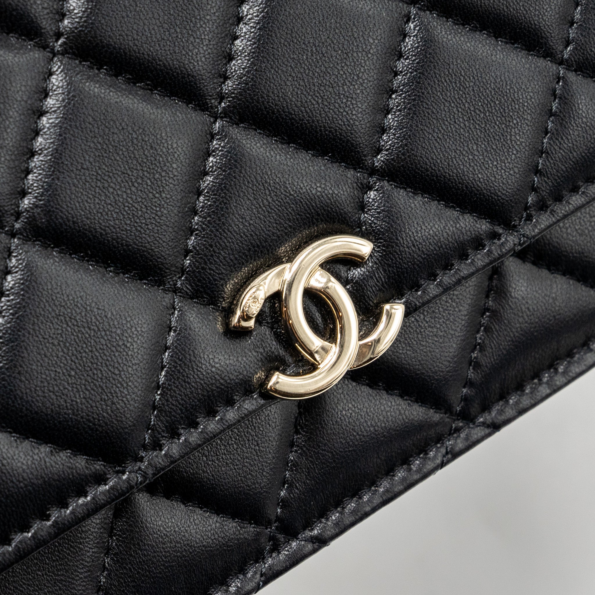 CHANEL LEATHER TOP HANDLE WALLET ON CHAIN LAMBSKIN BLACK LGHW (MICROCHIP)