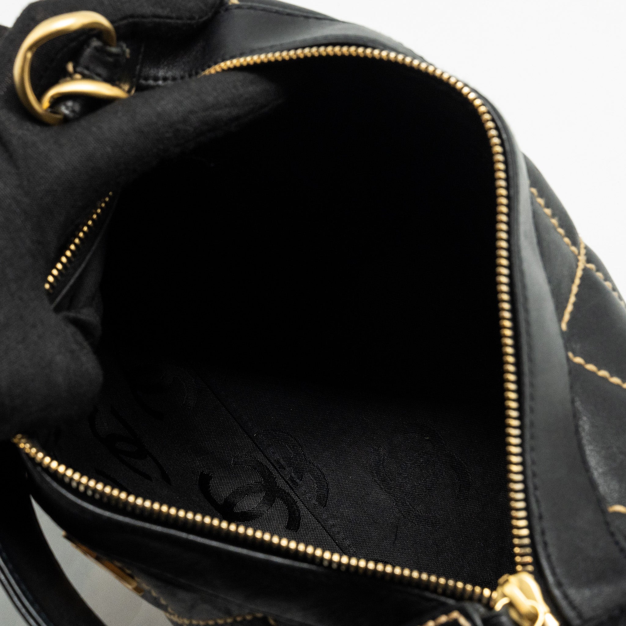 CHANEL VINTAGE QUILTED ZIP SHOULDER BAG CALFSKIN BLACK GHW