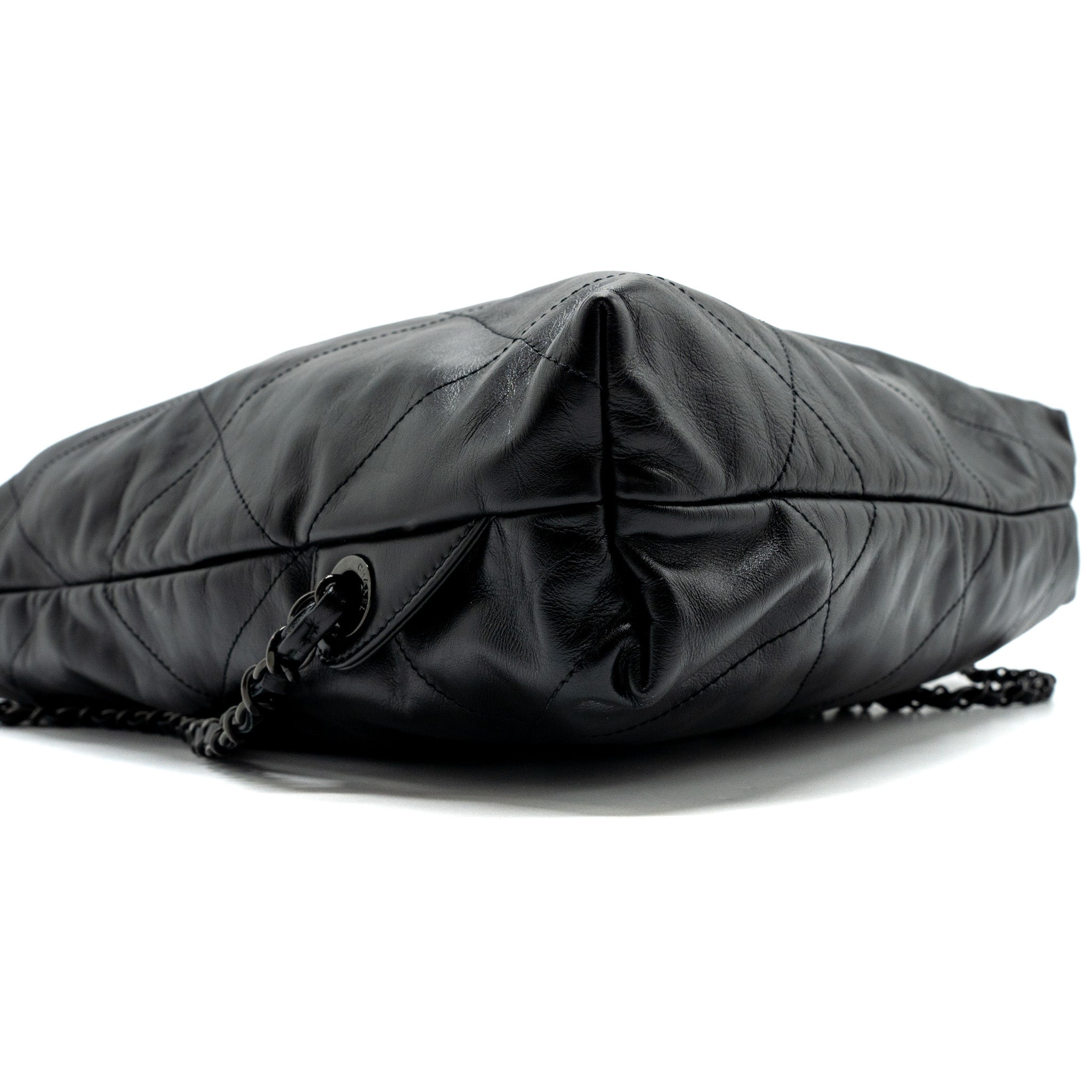 CHANEL 22 BACKPACK CALFSKIN SO BLACK / BLACK HARDWARE (MICROCHIP)