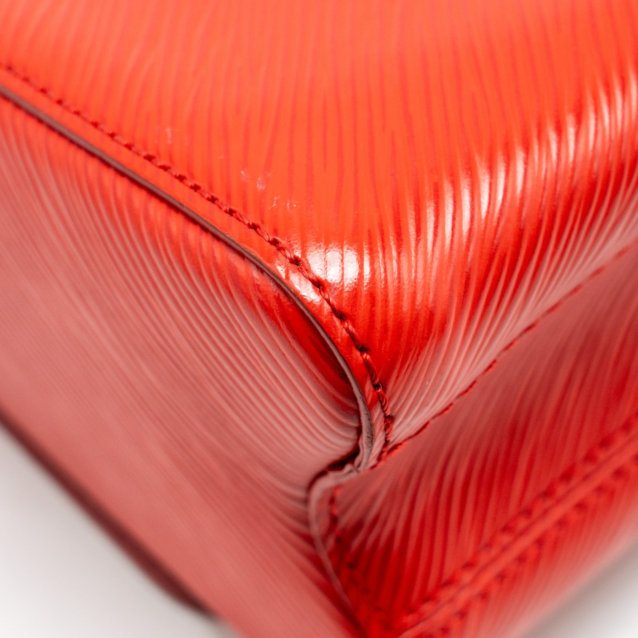 LOUIS VUITTON TWIST MM EPI RED SHW