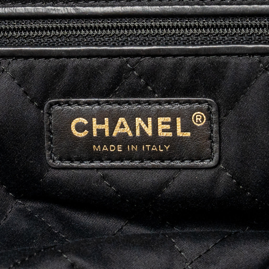 CHANEL SMALL 22 BAG WHITE LETTER SHINY CALFSKIN BLACK GHW (MICROCHIP)