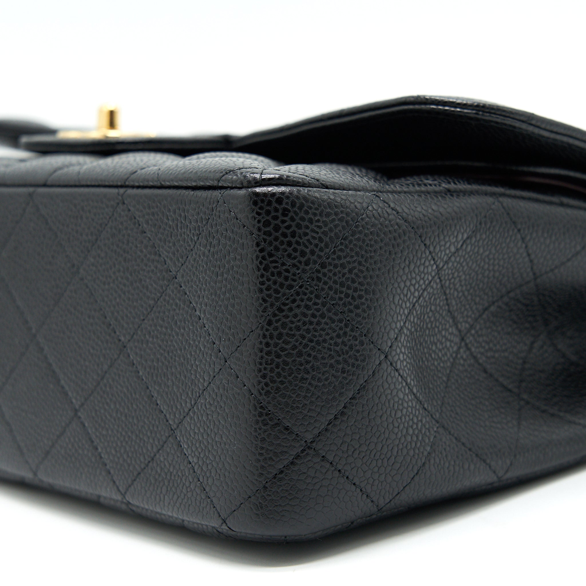 CHANEL JUMBO CLASSIC DOUBLE FLAP IN CAVIAR BLACK GHW