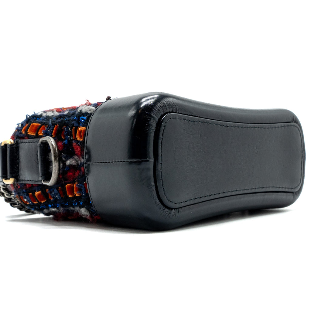 CHANEL SMALL GABRIELLE HOBO BAG TWEED/CALFSKIN MULTICOLOUR / MULTICOLOUR HARDWARE
