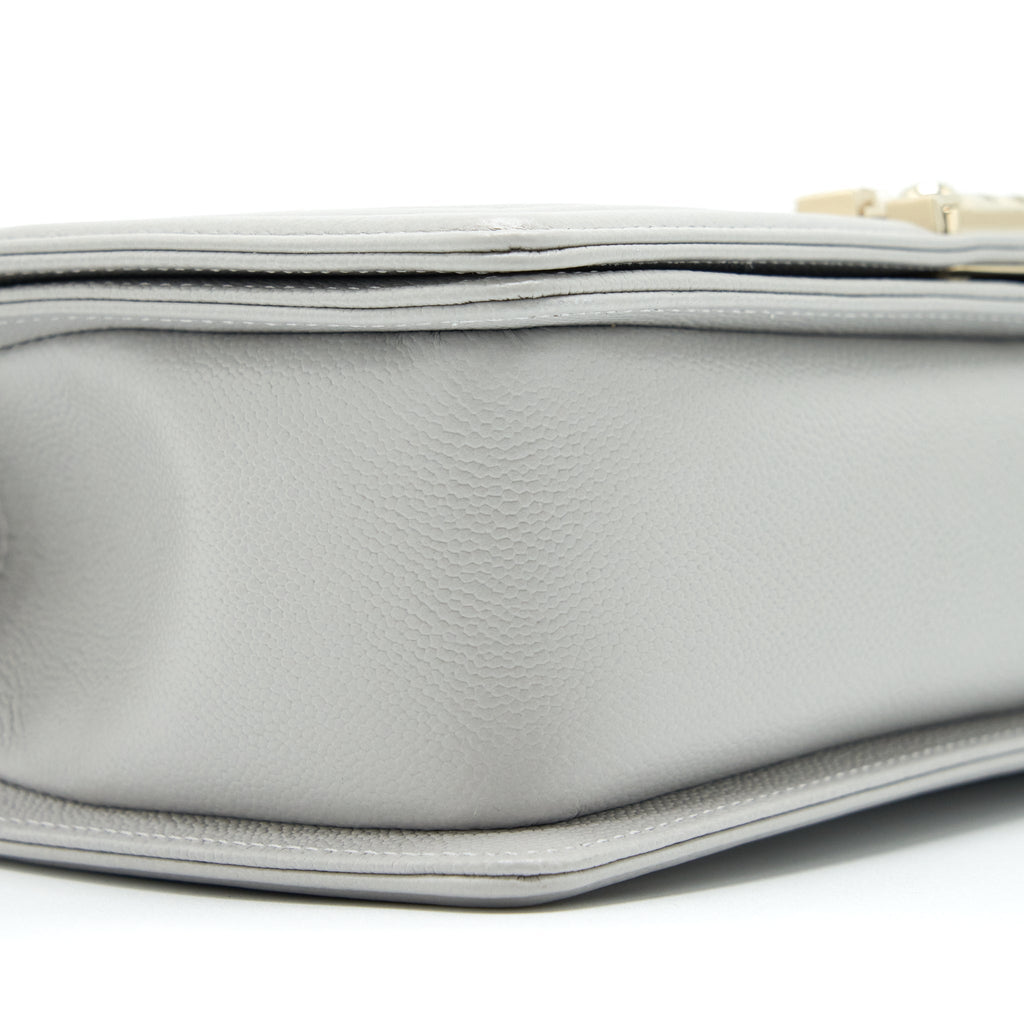 CHANEL MEDIUM BOY BAG CAVIAR LIGHT GREY SHW (MICROCHIP)
