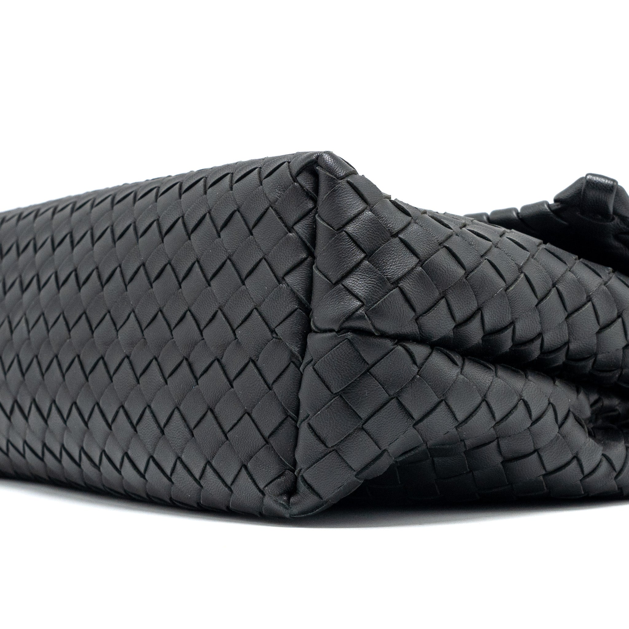 BOTTEGA VENETA SINGLE CHAIN FLAP BAG LEATHER BLACK WITH BLACK HARDWARE