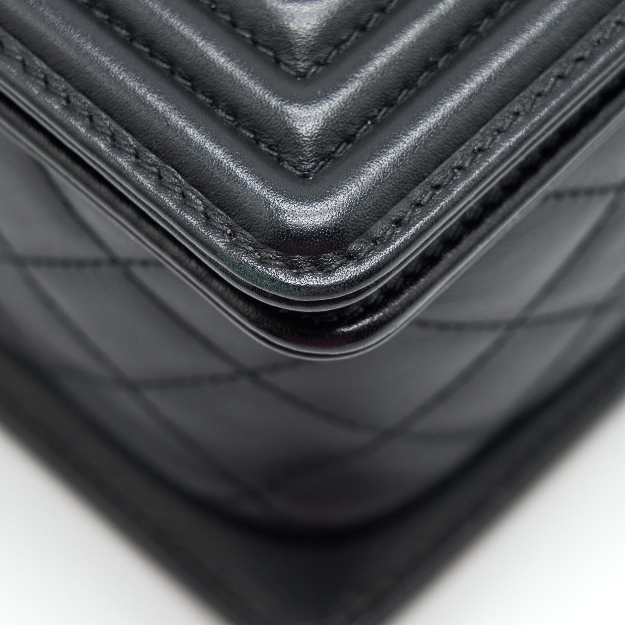 CHANEL MEDIUM BOY BAG QUILTED AND CHEVRON CALFSKIN BLACK SHW