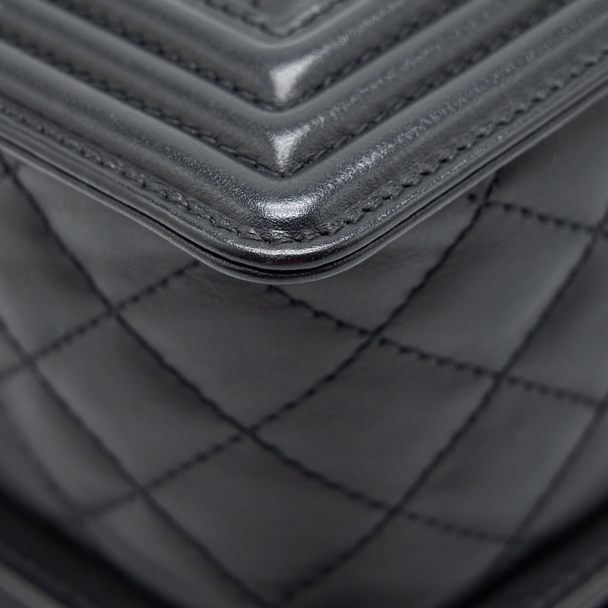 CHANEL MEDIUM BOY BAG QUILTED AND CHEVRON CALFSKIN BLACK SHW