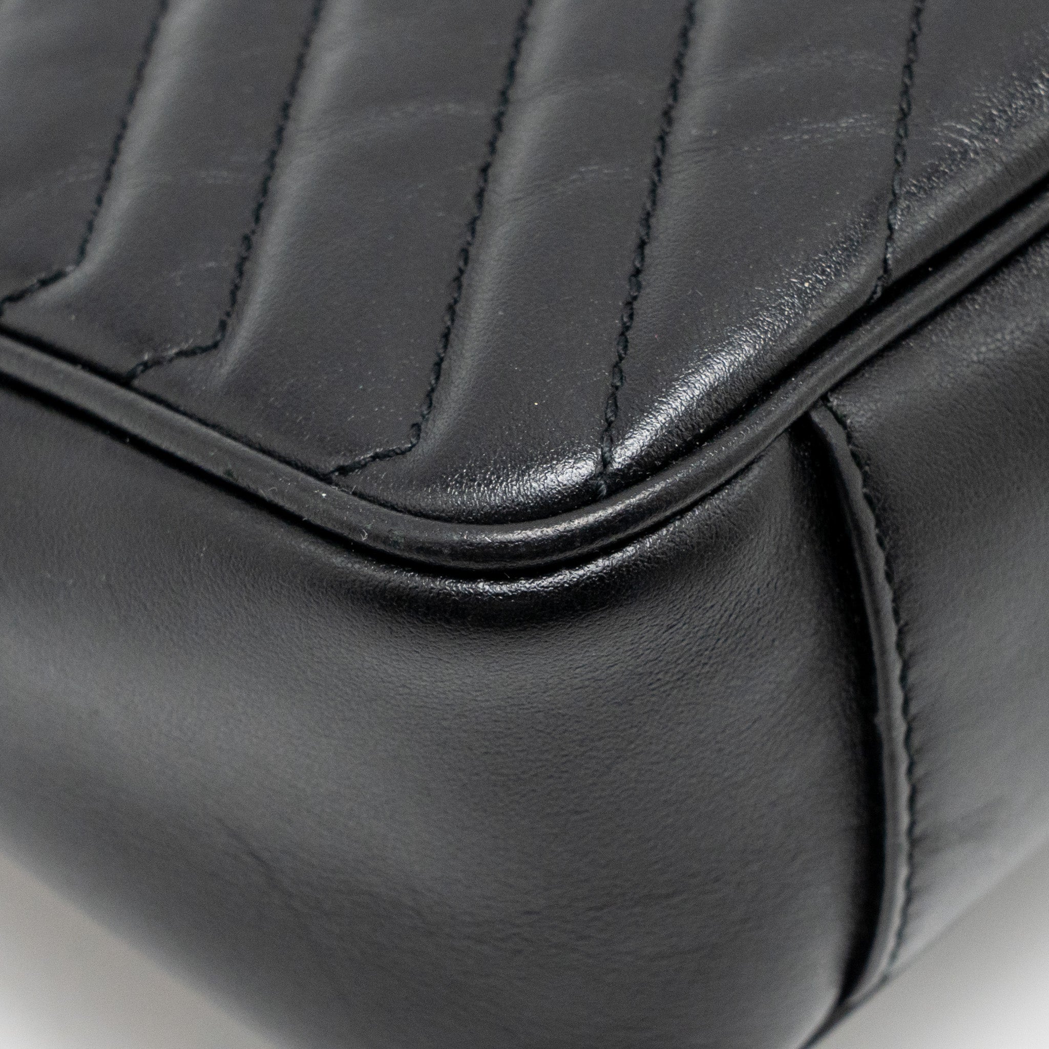 GUCCI MEDIUM GG MARMONT BAG CALFSKIN BLACK GHW