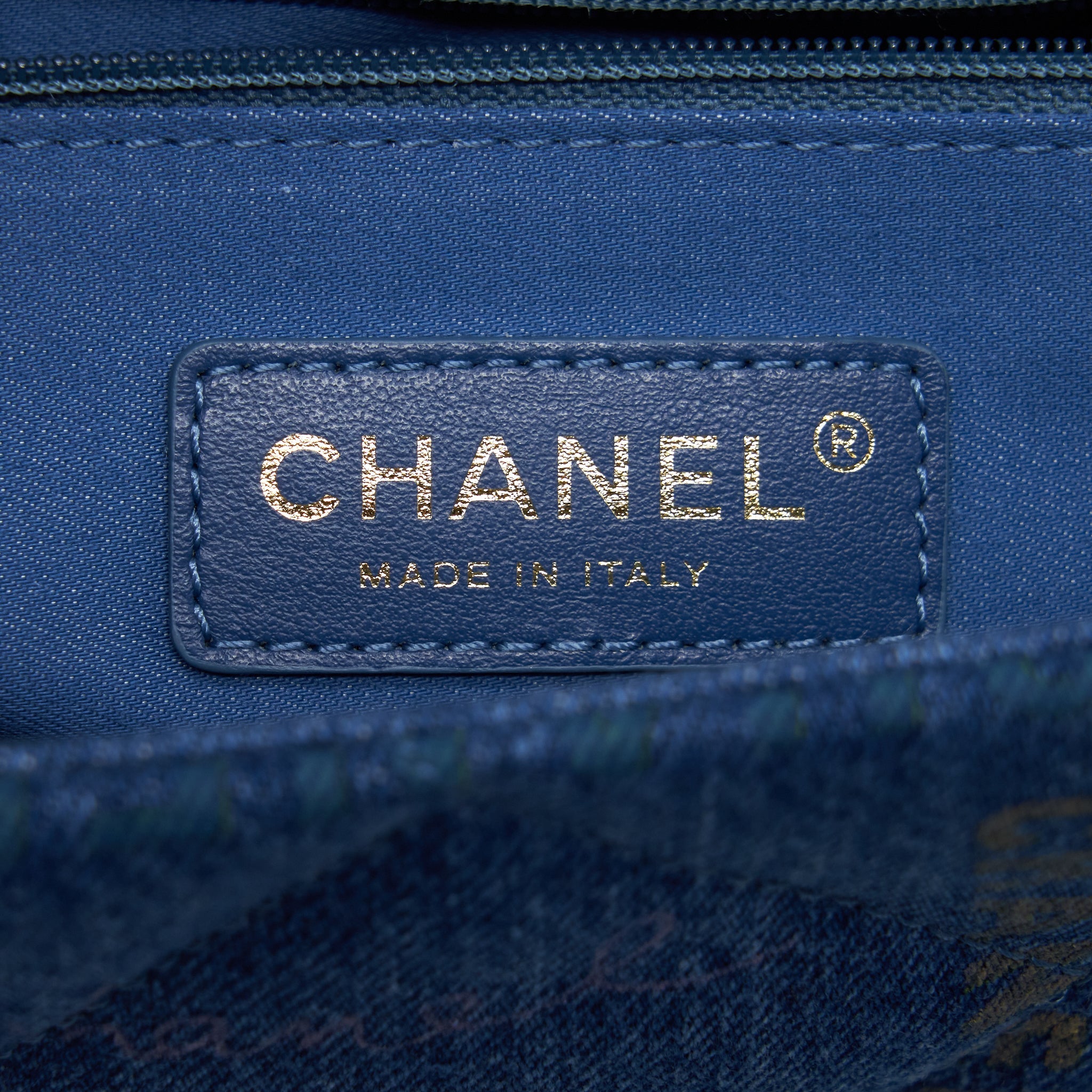 CHANEL 22P MULTICOLOR DENIM LOGO FLAP BAG 28CM BLUE GHW (MICROCHIP)