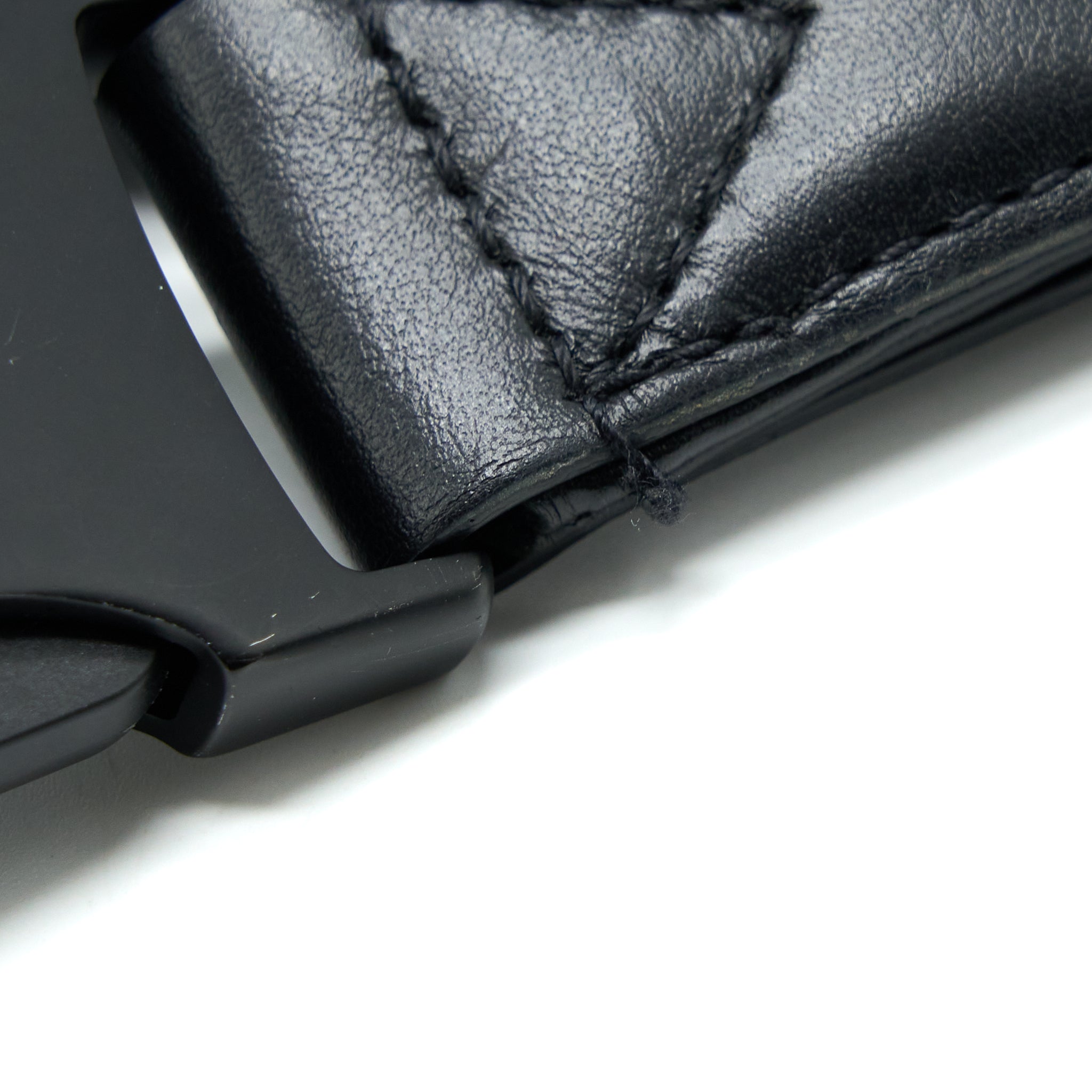 LOUIS VUITTON DISCOVERY BUMBAG PM MONOGRAM SHADOW CALFSKIN BLACK/BLACK HARDWARE