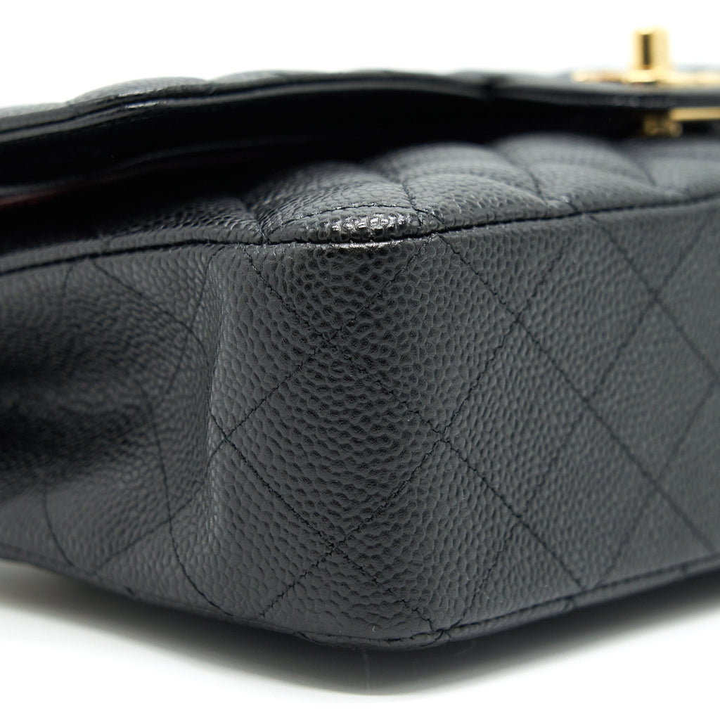 CHANEL MEDIUM CLASSIC DOUBLE FLAP CAVIAR IN BLACK GHW