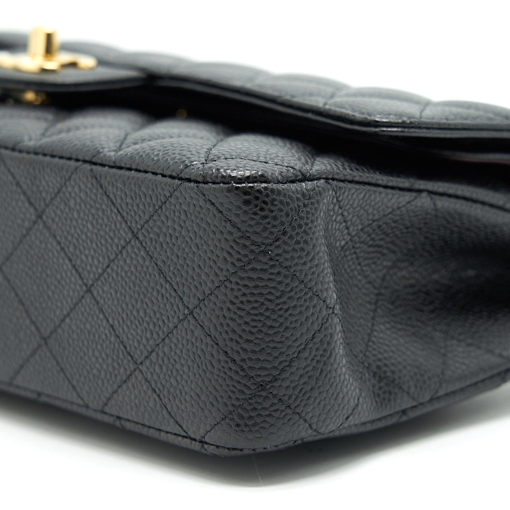 CHANEL MEDIUM CLASSIC DOUBLE FLAP CAVIAR IN BLACK GHW