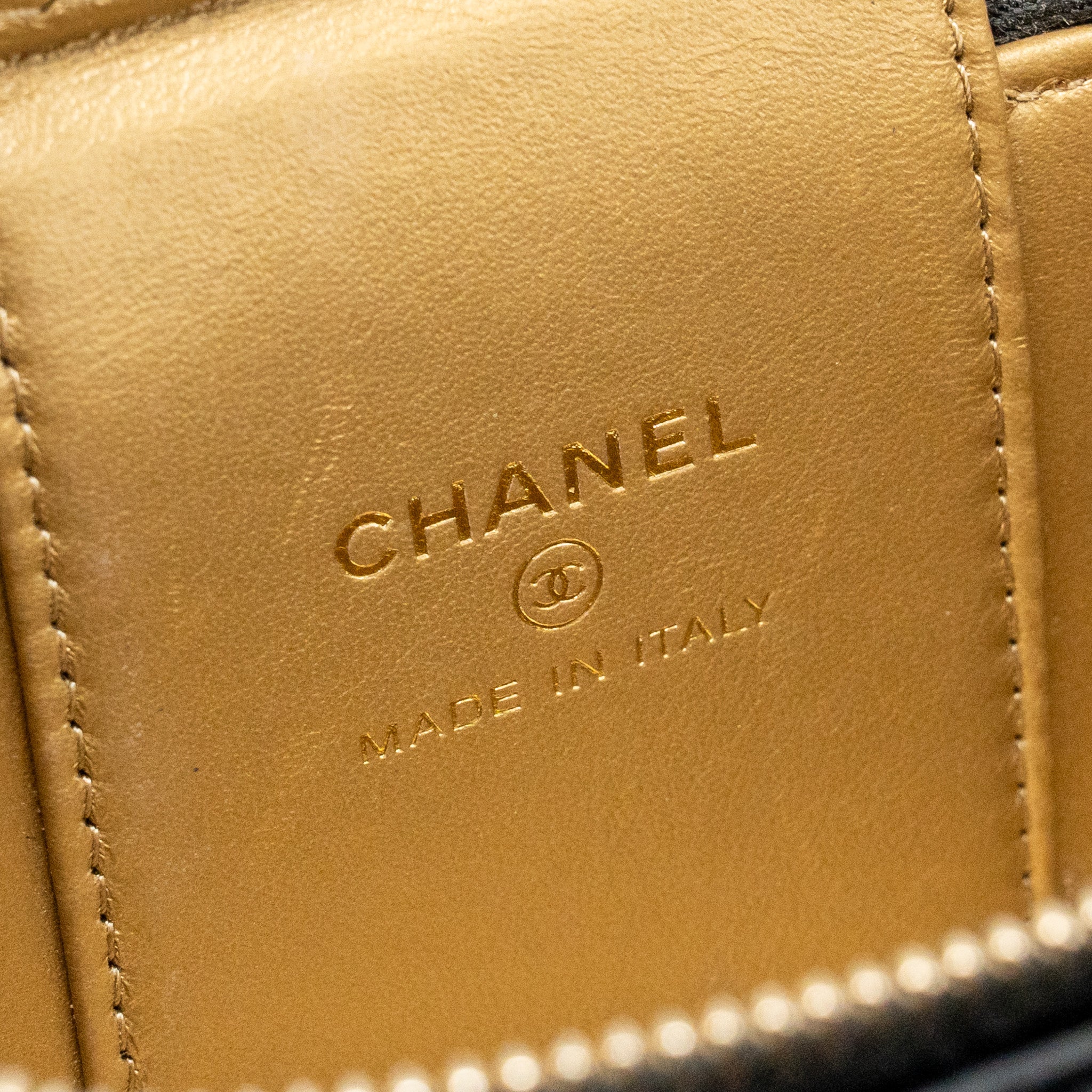 CHANEL 22S PEARL CRUSH MINI VANITY WITH CHAIN LAMBSKIN BLACK GHW