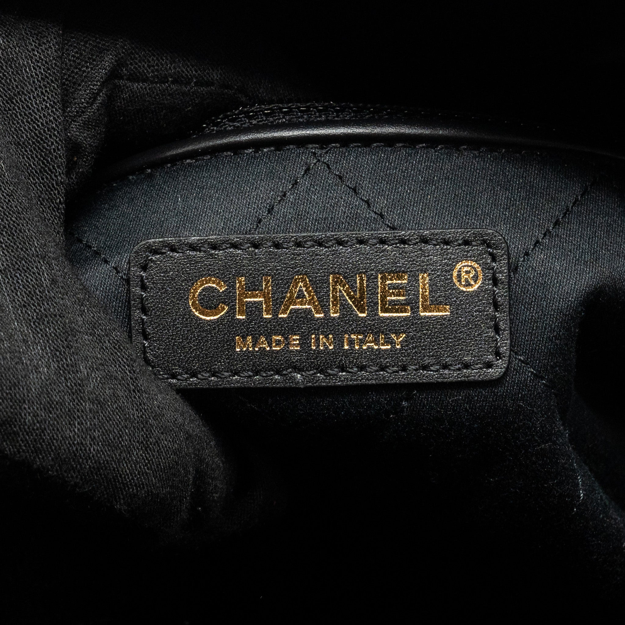 CHANEL MEDIUM 22 BAG SHINY CALFSKIN BLACK GHW (MICROCHIP)
