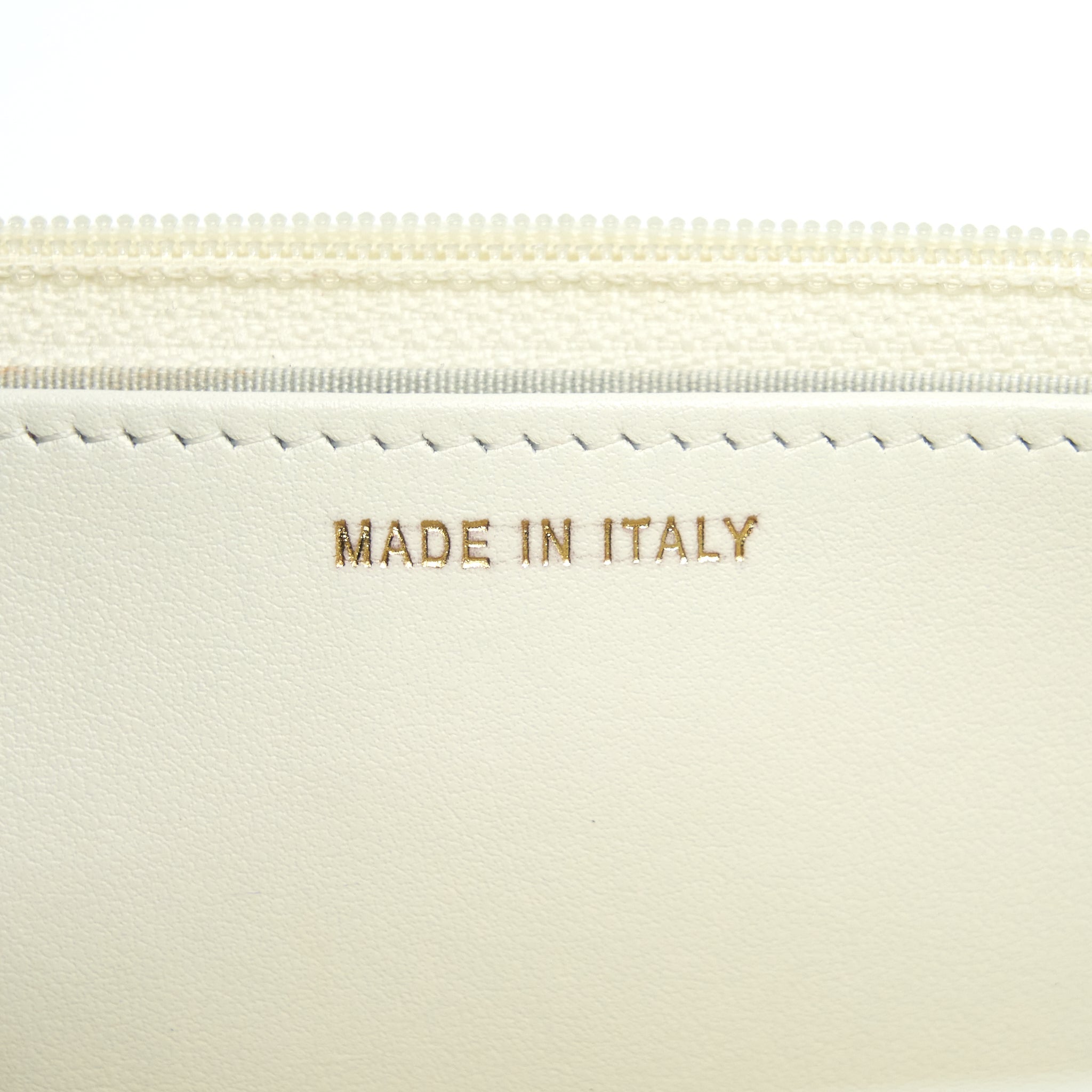 CHANEL BOY WALLET ON CHAIN CAVIAR WHITE LGHW (MICROCHIP)