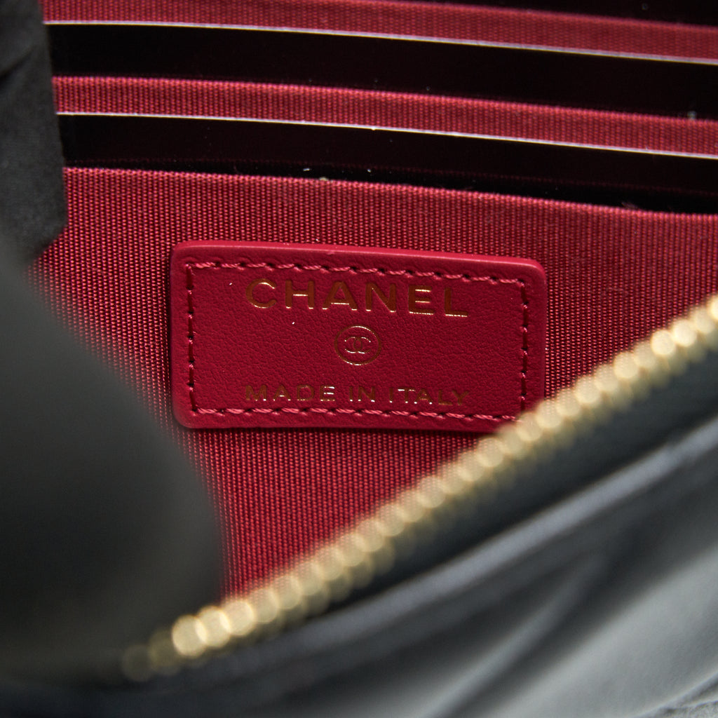 CHANEL 19 PHONE AND CARD HOLDER LAMBSKIN QUILTED BLACK