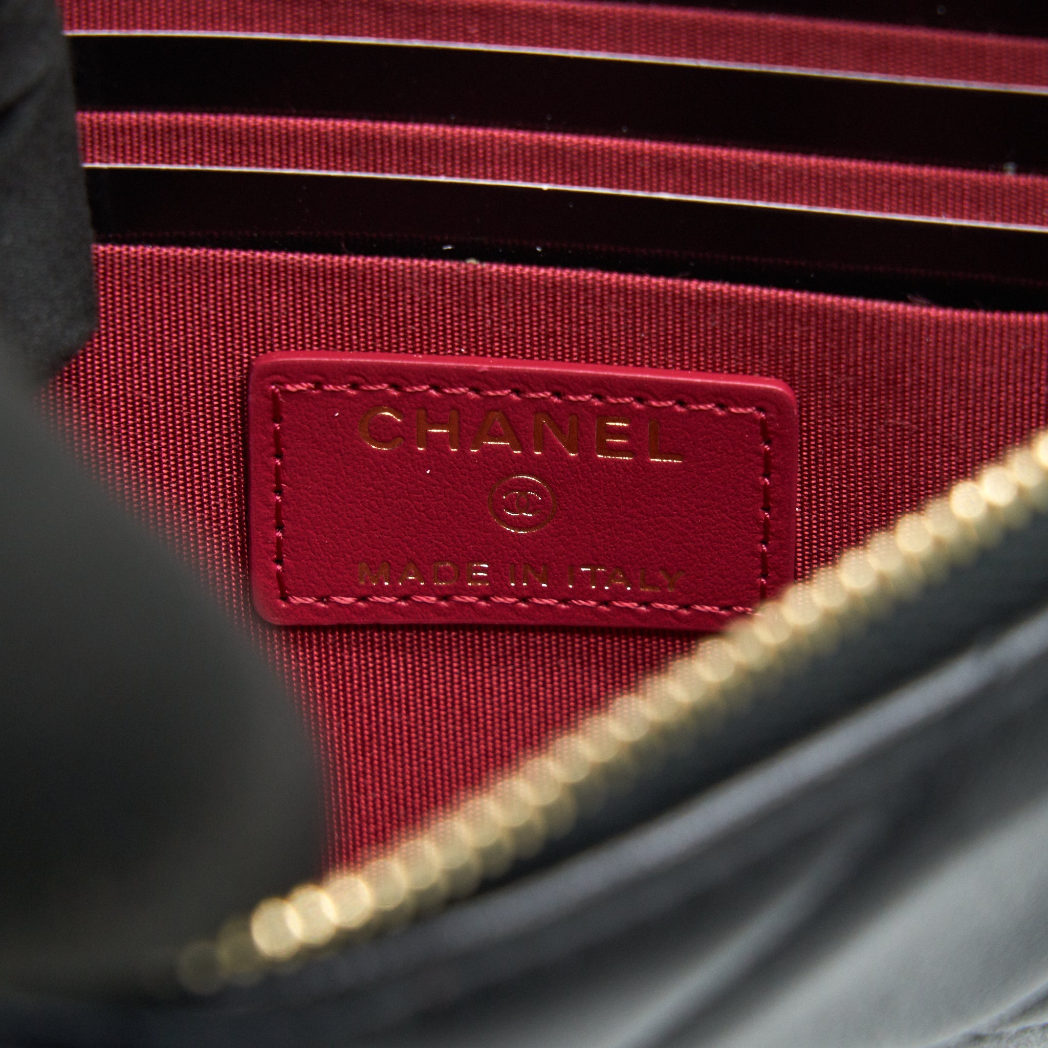 CHANEL 19 PHONE AND CARD HOLDER LAMBSKIN QUILTED BLACK