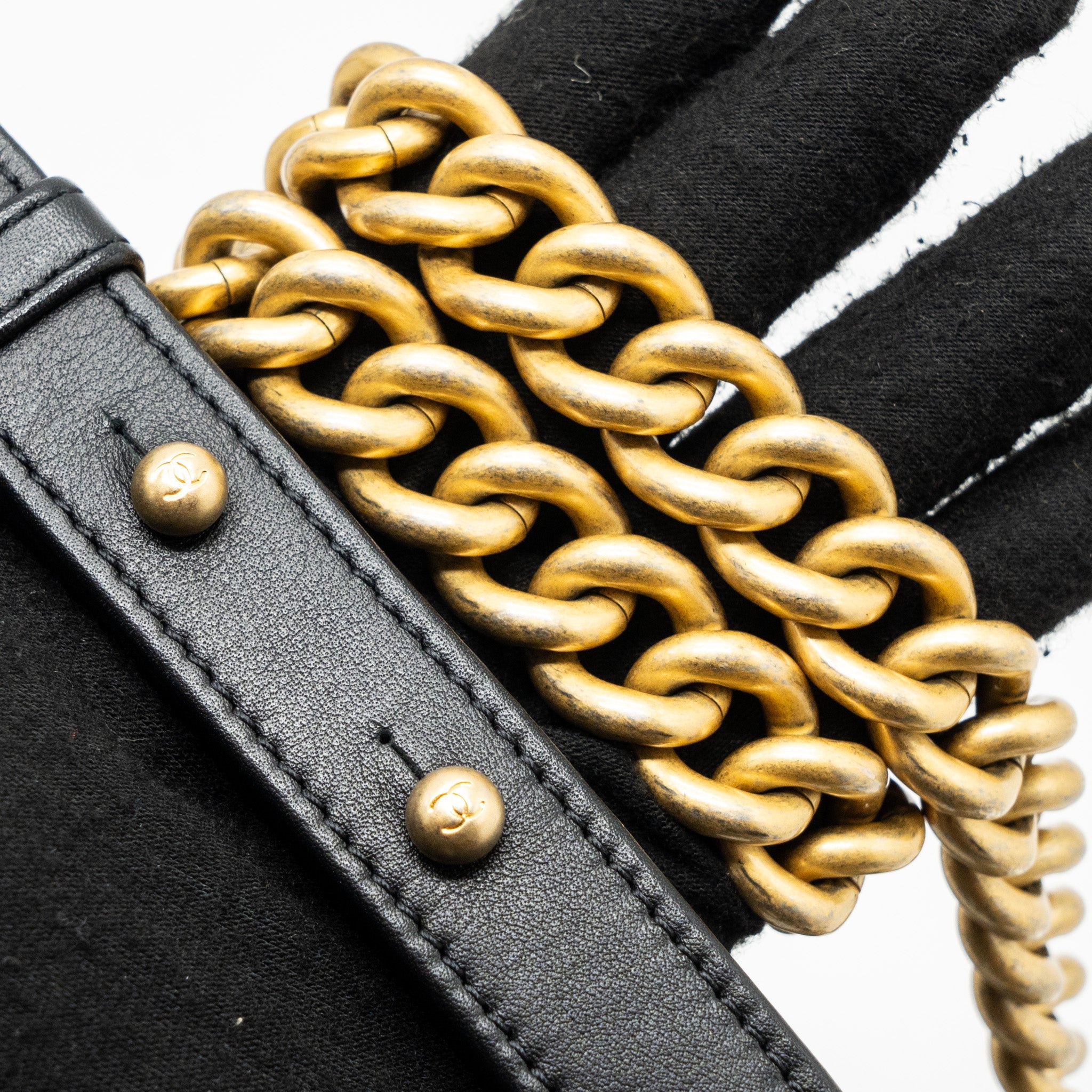 CHANEL MEDIUM BOY BAG CALFSKIN BLACK GHW