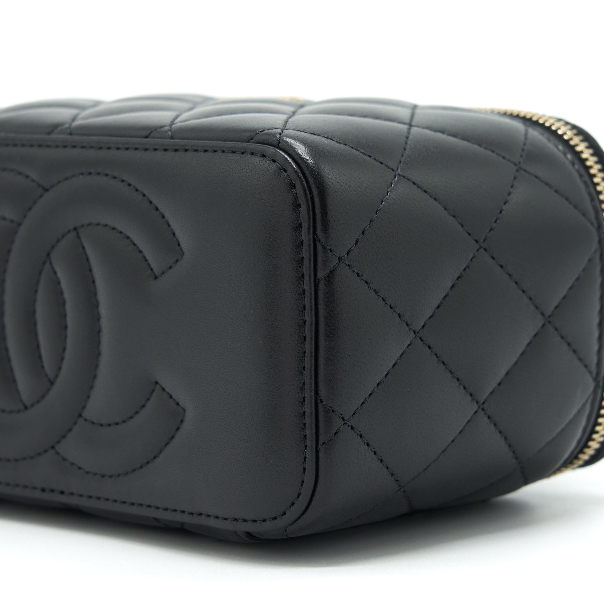 CHANEL 22A MINI TOP HANDLE LONG VANITY WITH CHAIN LAMBSKIN BLACK LGHW (MICROCHIP)