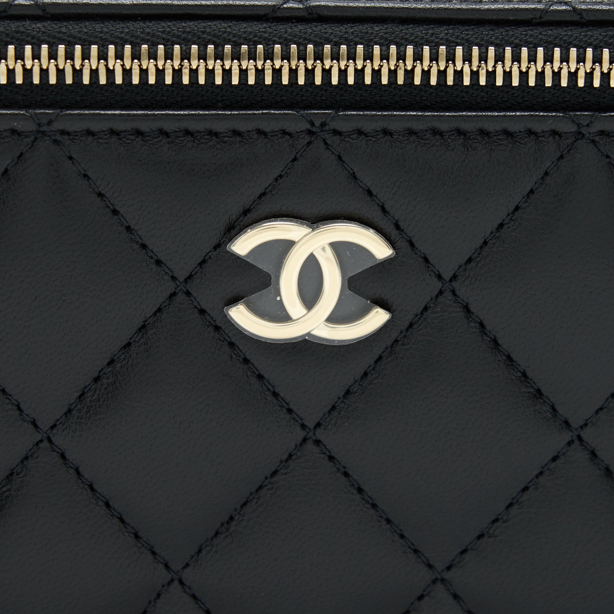 CHANEL 22A MINI TOP HANDLE LONG VANITY WITH CHAIN LAMBSKIN BLACK LGHW (MICROCHIP)