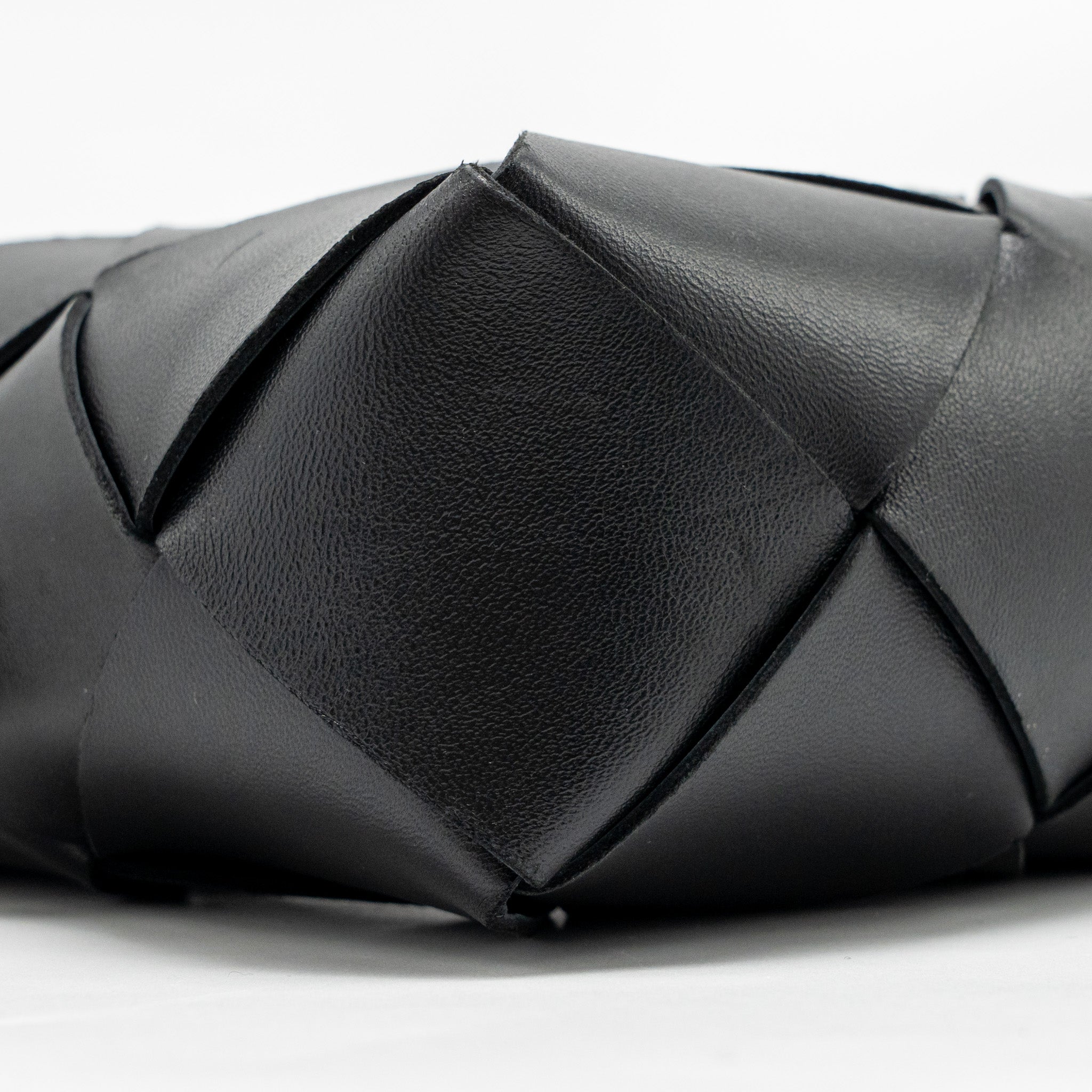 BOTTEGA VENETA CASSETTE CAMERA BAG SMOOTH INTRECCIO LEATHER BLACK GHW