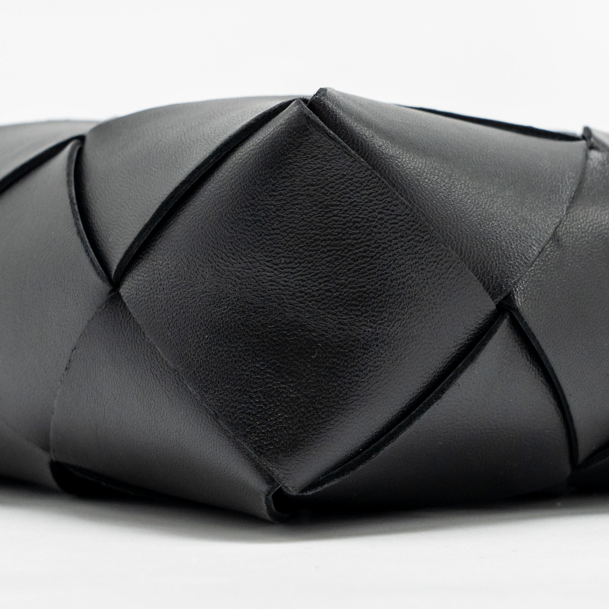 BOTTEGA VENETA CASSETTE CAMERA BAG SMOOTH INTRECCIO LEATHER BLACK GHW