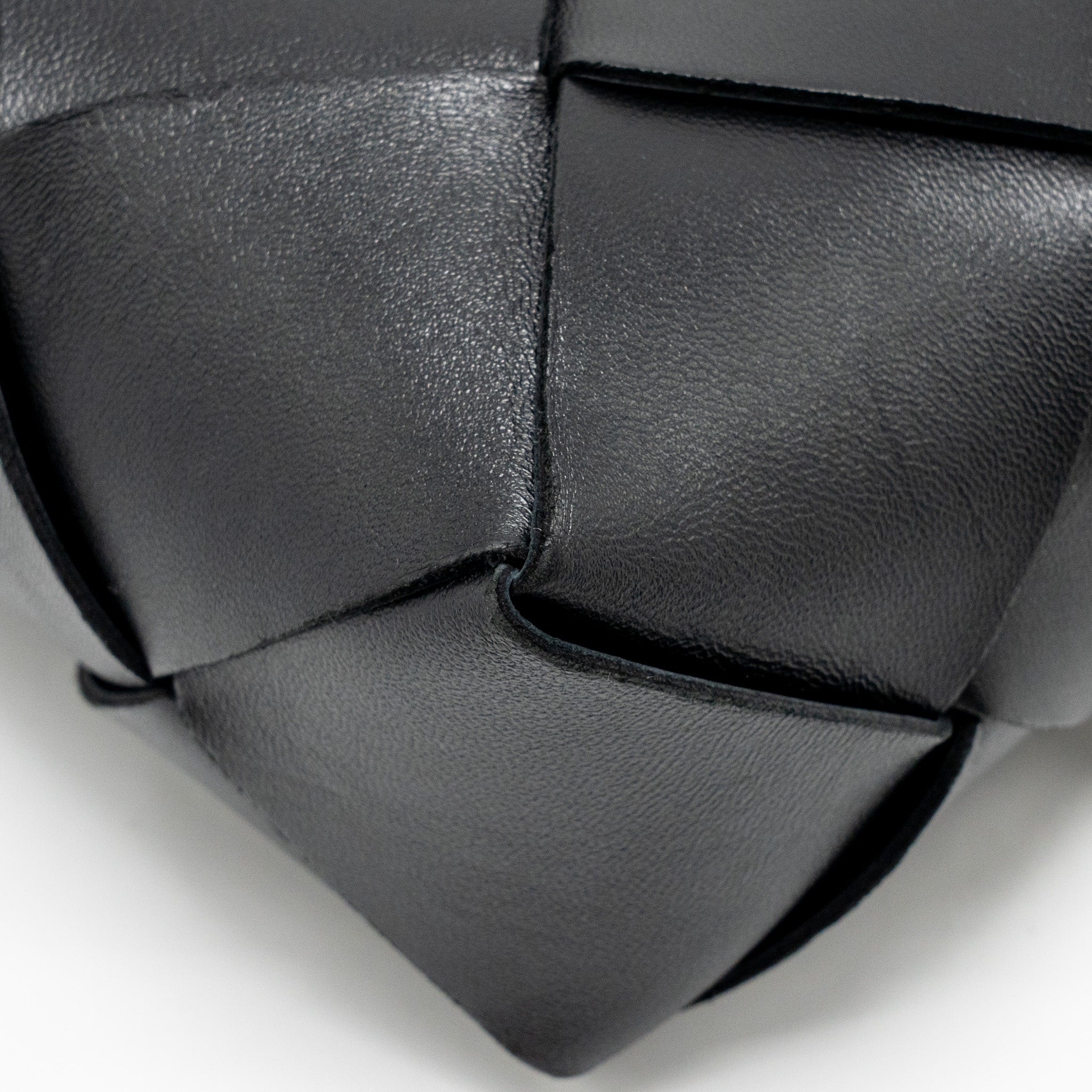 BOTTEGA VENETA CASSETTE CAMERA BAG SMOOTH INTRECCIO LEATHER BLACK GHW