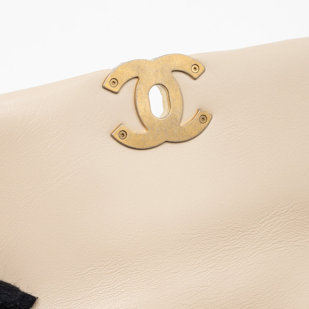 CHANEL SMALL 19 BAG GOATSKIN LIGHT BEIGE MULTICOLOUR HARDWARE
