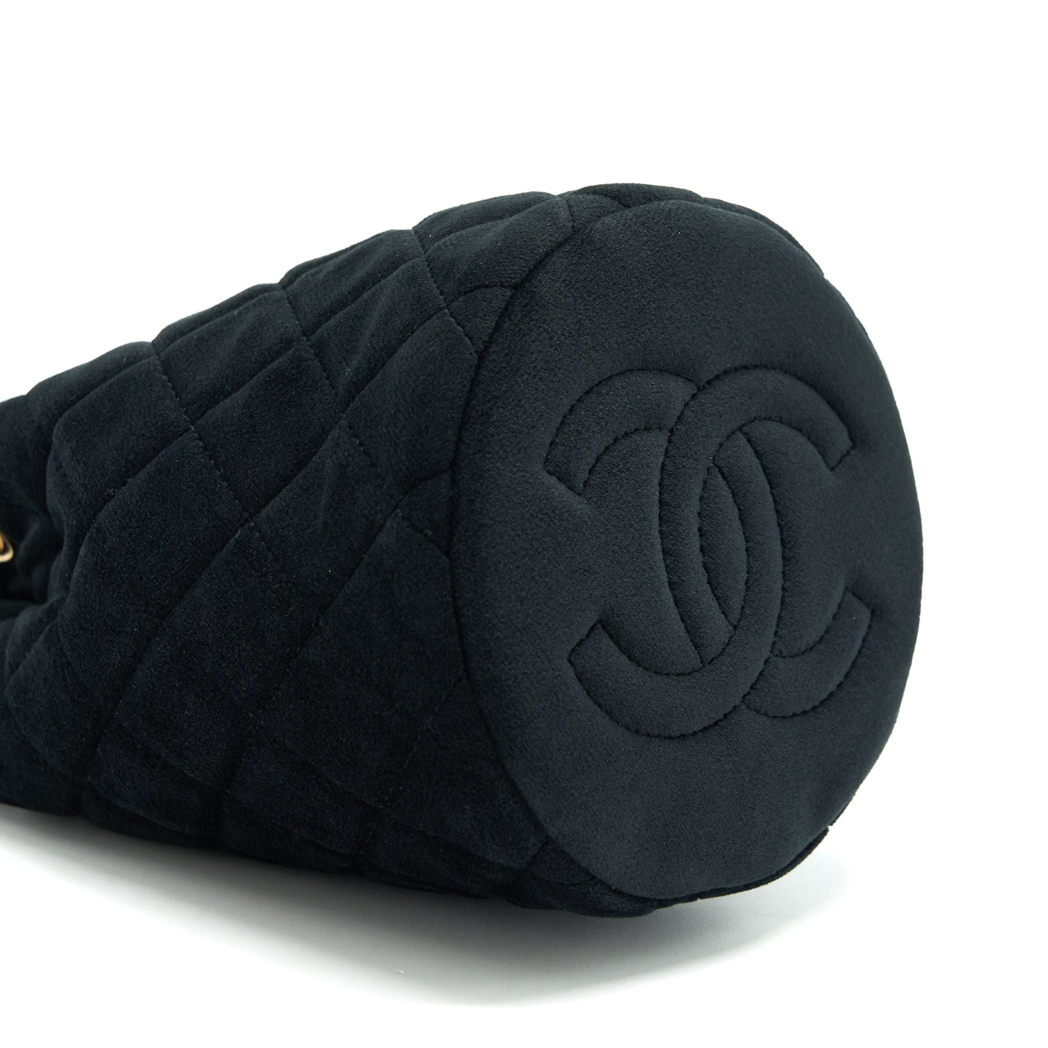 CHANEL PEARL CRUSH ON CHAIN MINI BUCKET VELVET BLACK LGHW