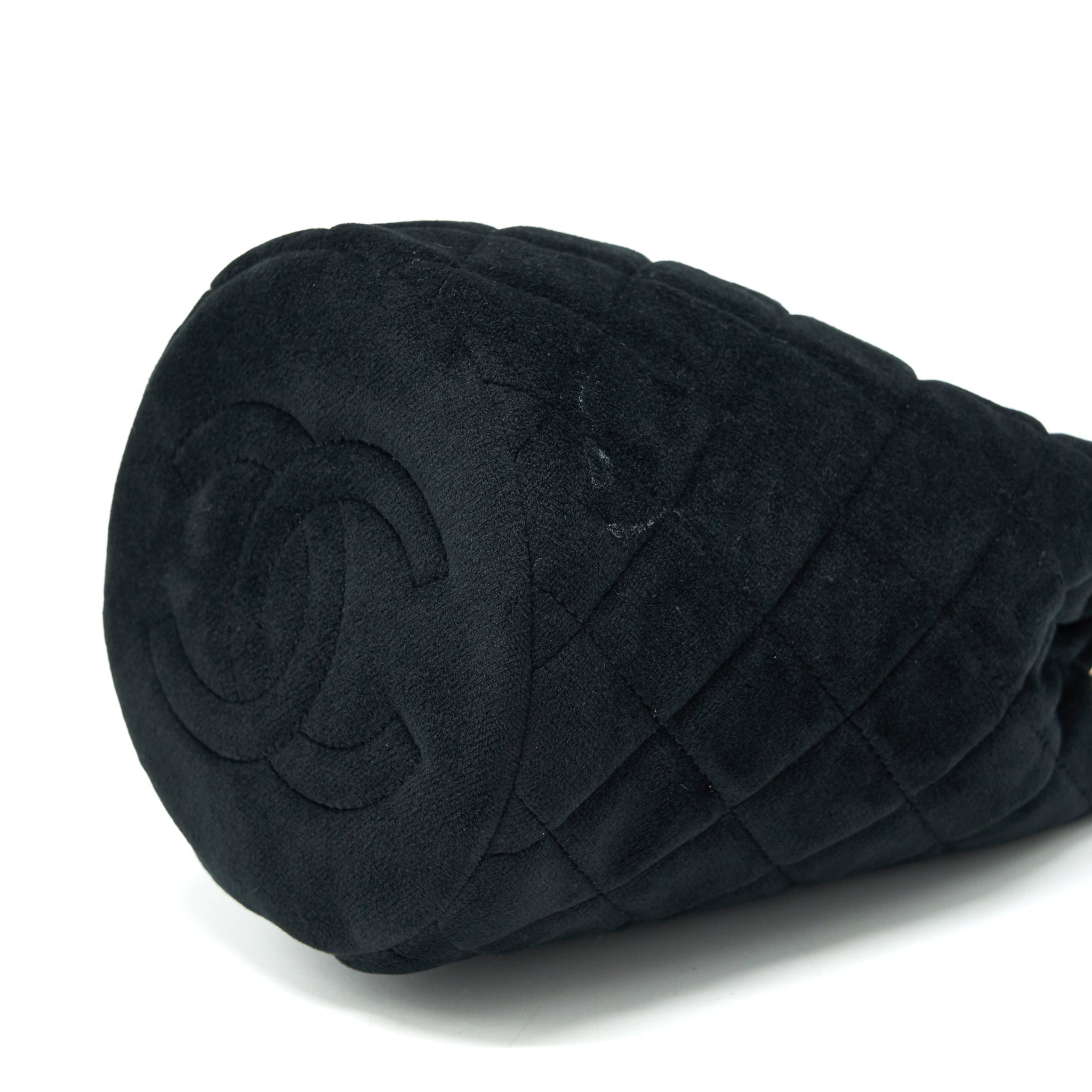 CHANEL PEARL CRUSH ON CHAIN MINI BUCKET VELVET BLACK LGHW
