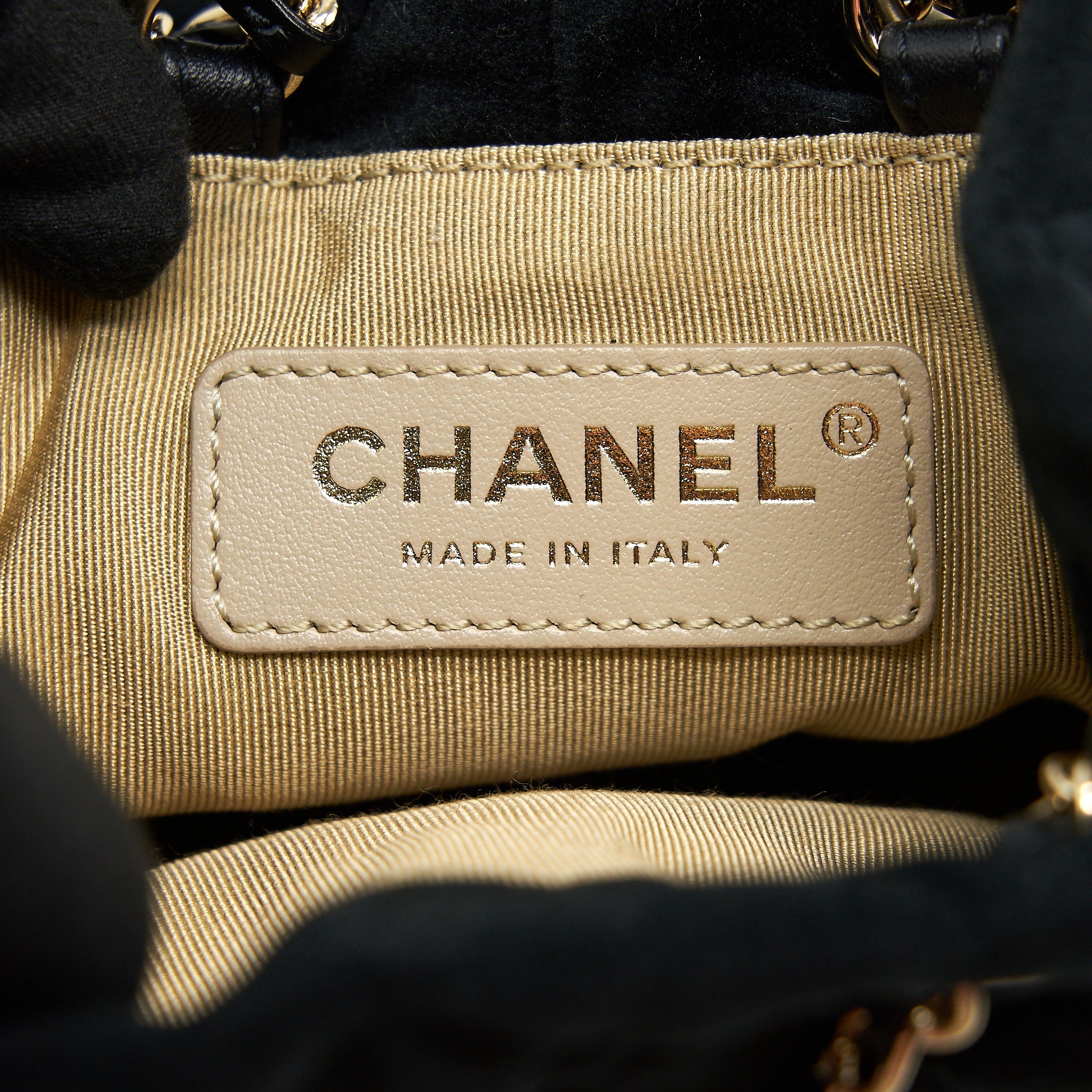 CHANEL PEARL CRUSH ON CHAIN MINI BUCKET VELVET BLACK LGHW